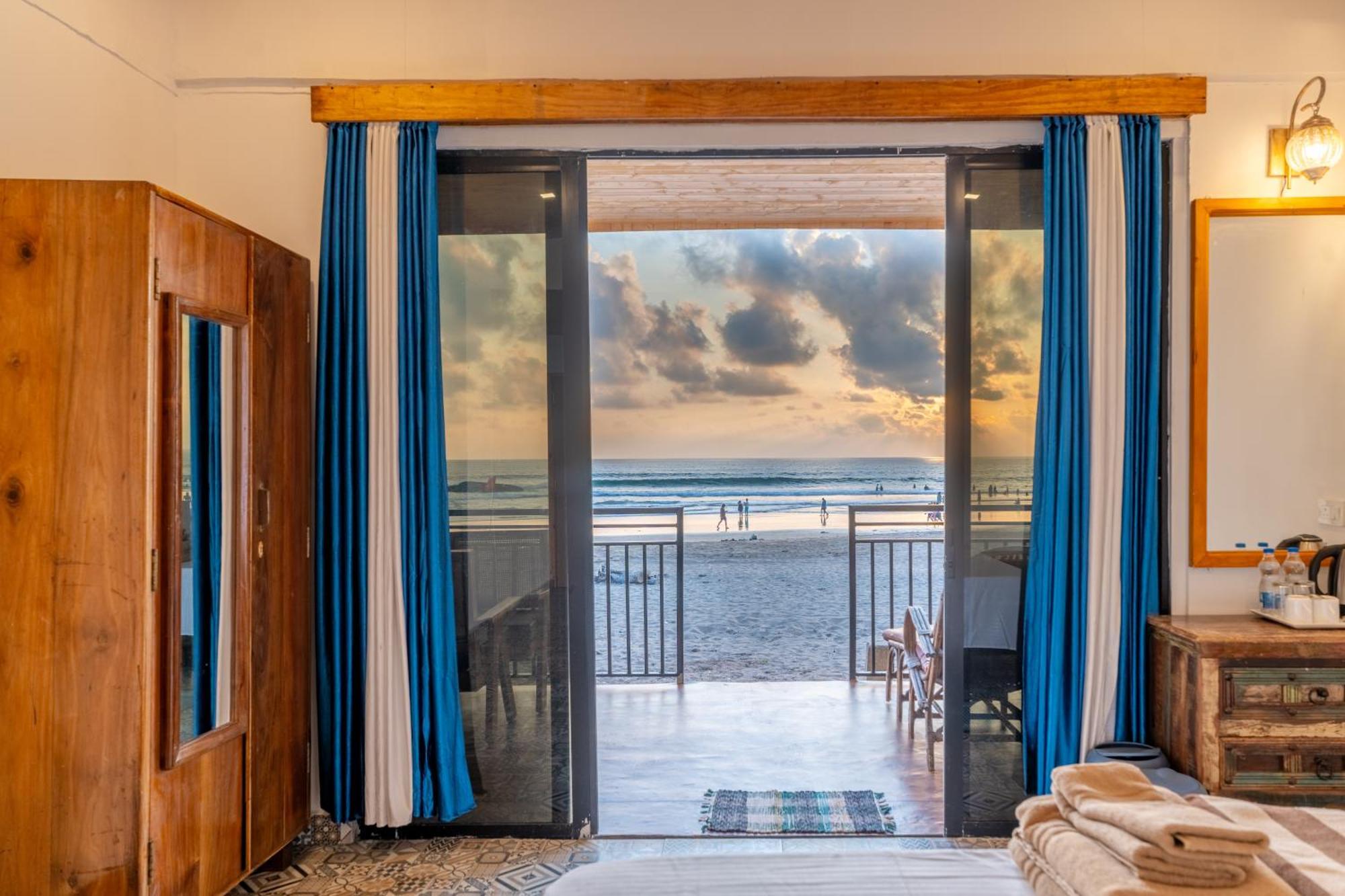Front Sea View Hut