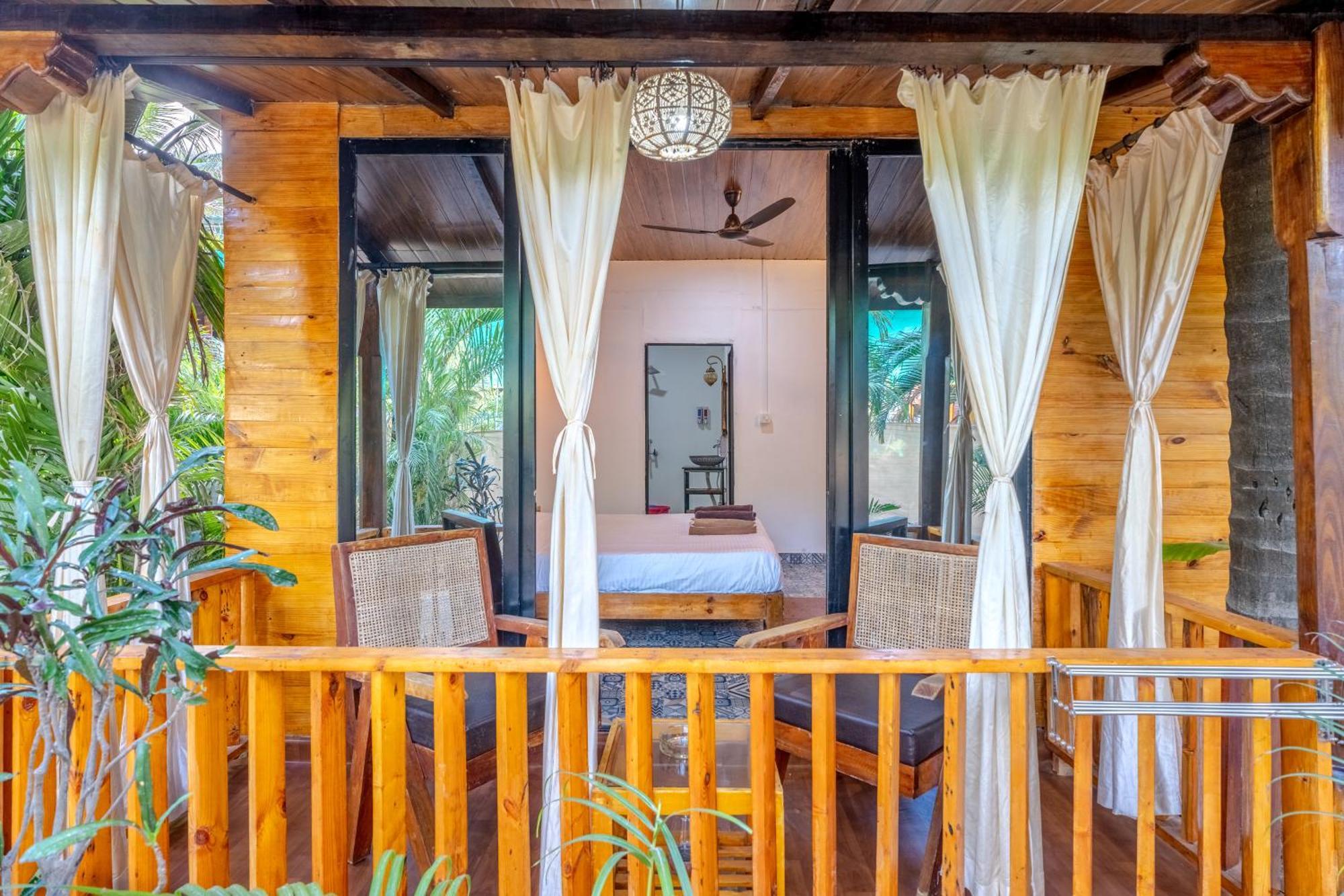 Quadruple Garden Hut