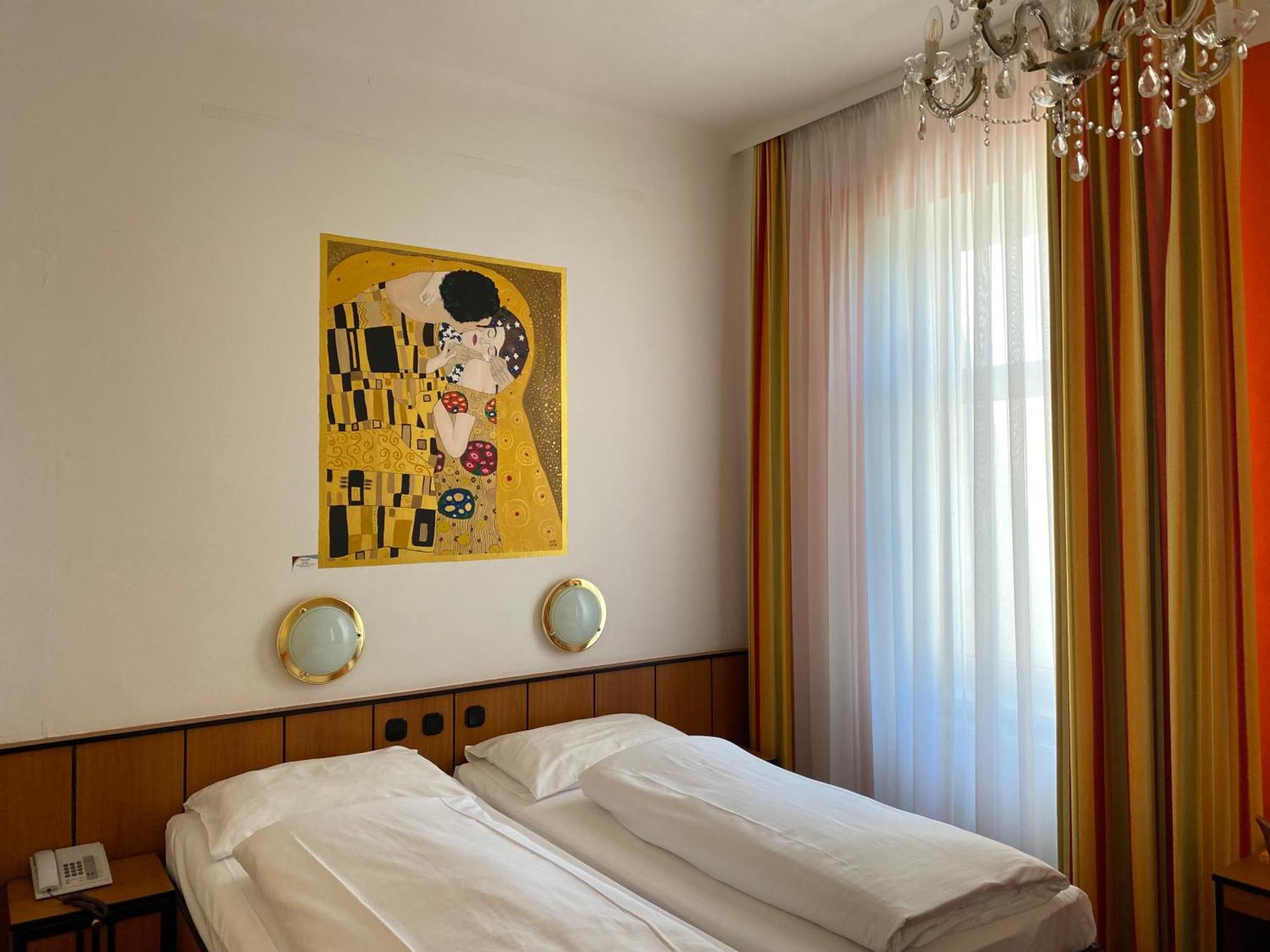 Double Room Art