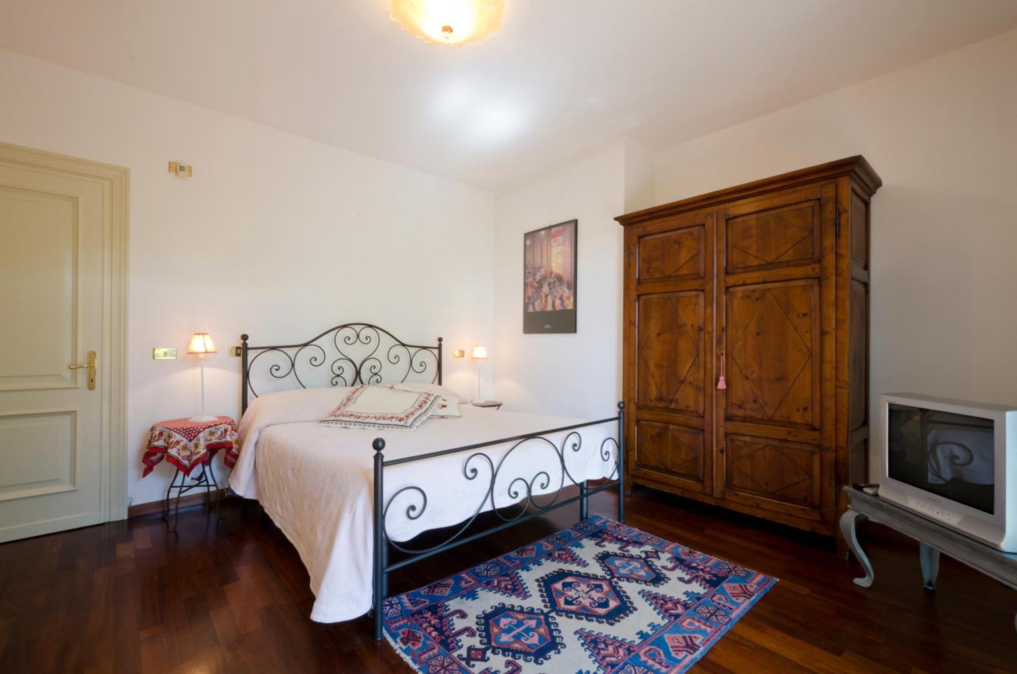Double Room Private External Bathroom