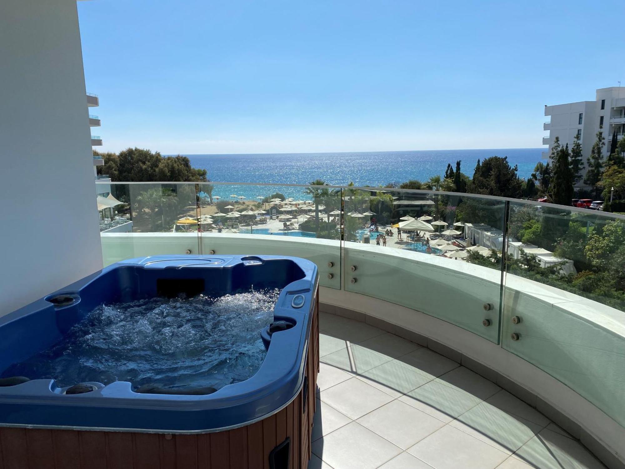 Executive Sea View Room Outdoor Whirlpool
