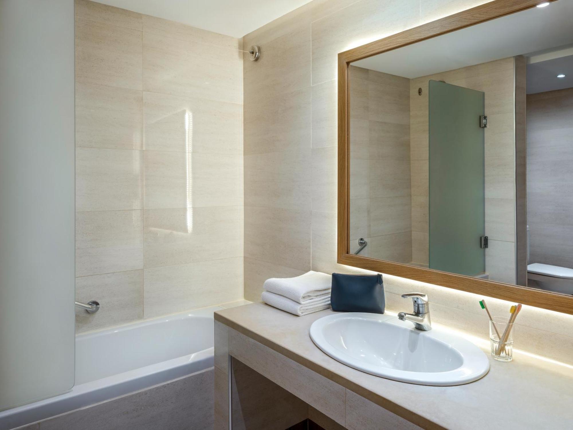 Deluxe Doppel-/Zweibettzimmer mit Zugang zum Pool