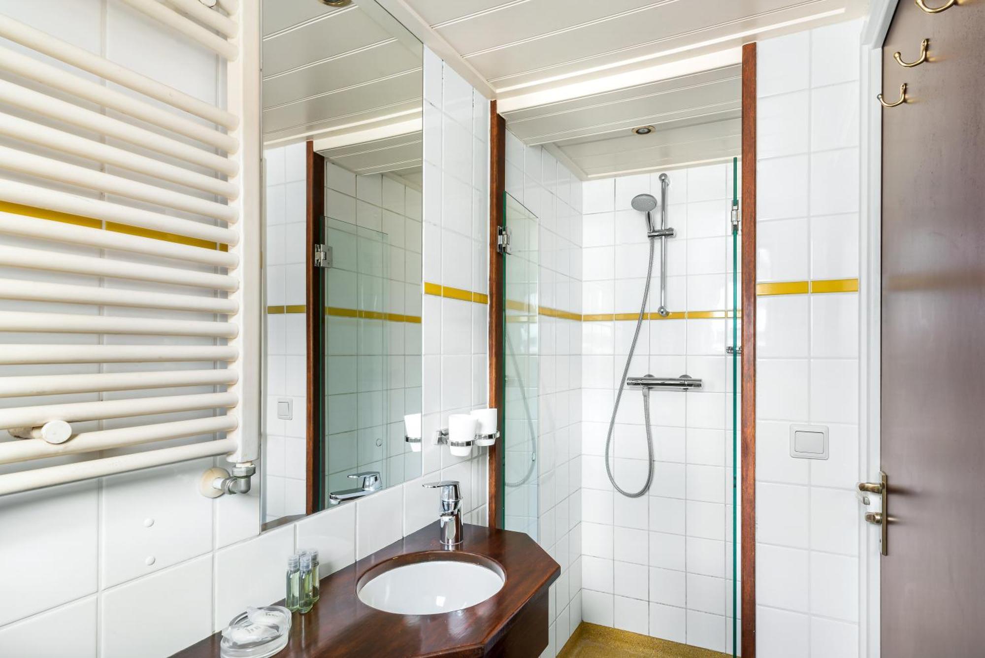 Twin Room Private Bathroom