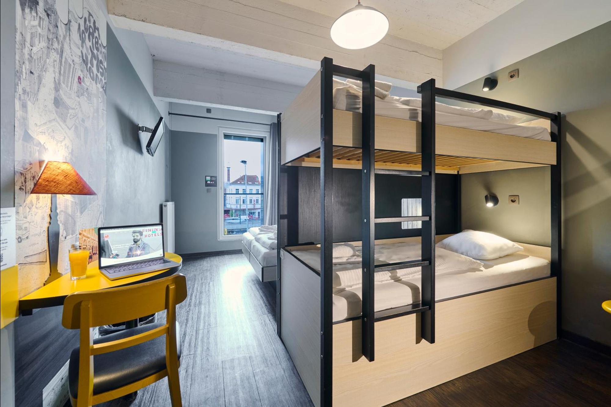 5-Bed Room