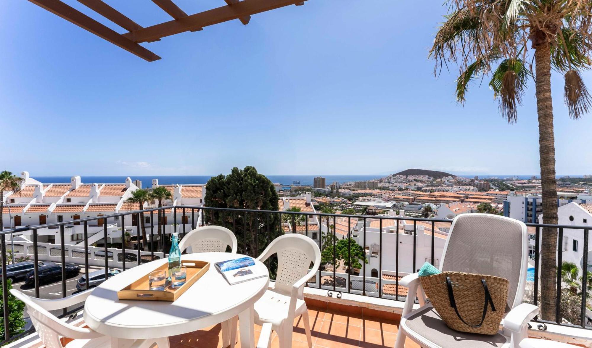 One-Bedroom Apartment Sea View