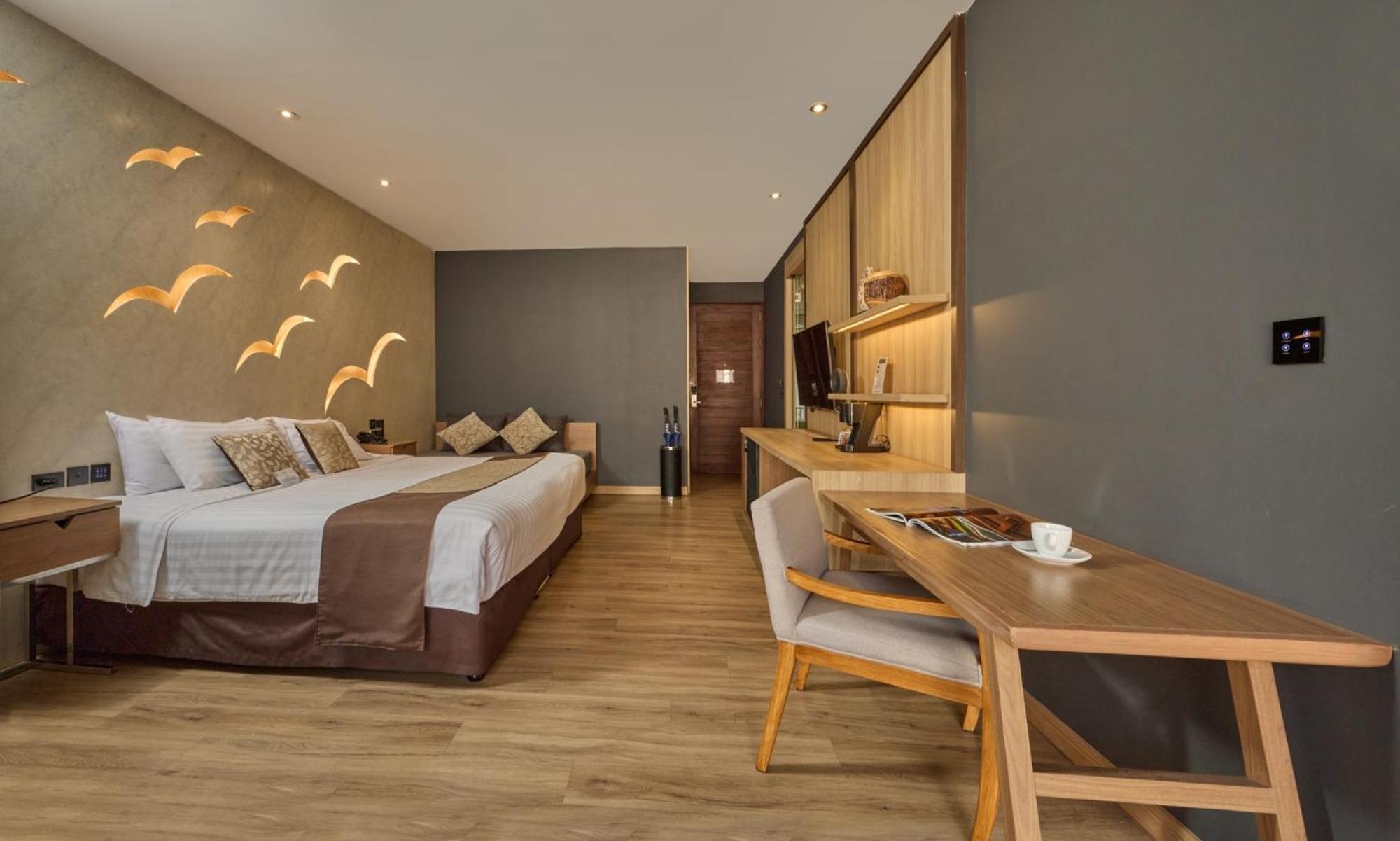 Jacuzzi Suite Accessible by Stairs Only