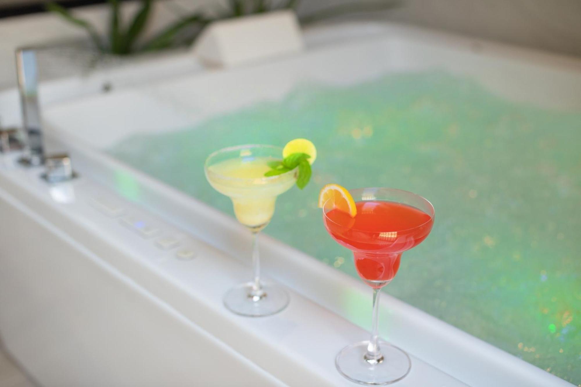 Jacuzzi Suite Accessible by Stairs Only