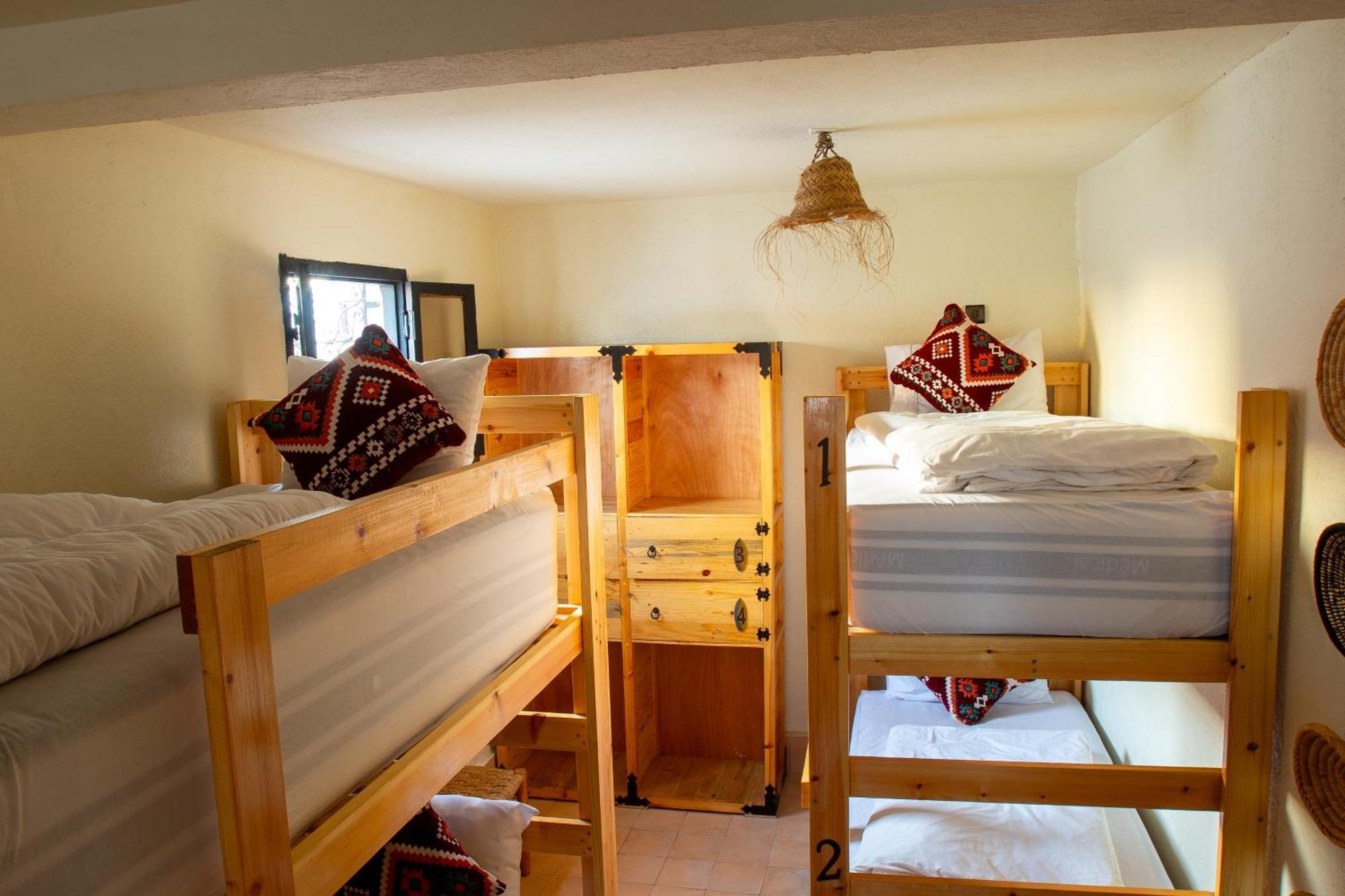 Bed 8-Bed Mixed Dormitory Room