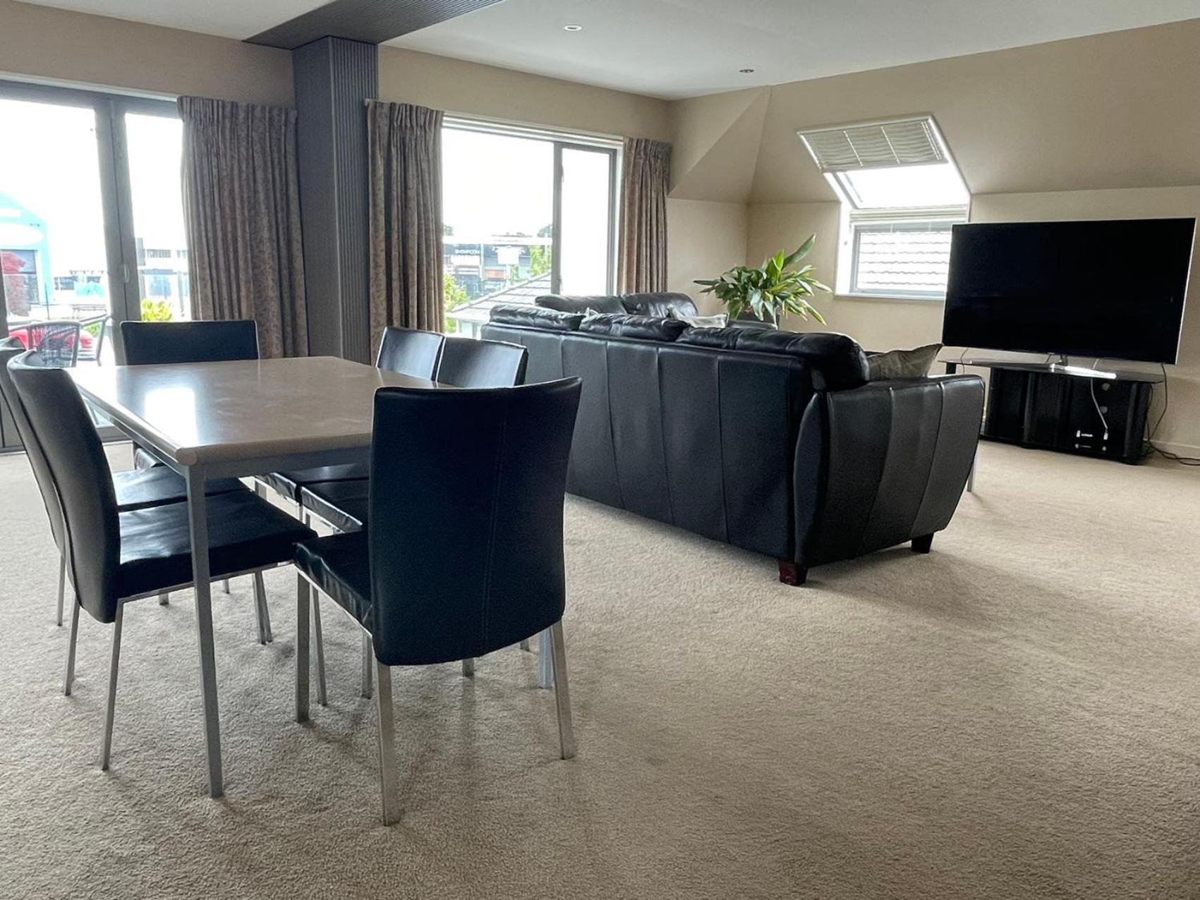 Three-Bedroom Apartment Penthouse