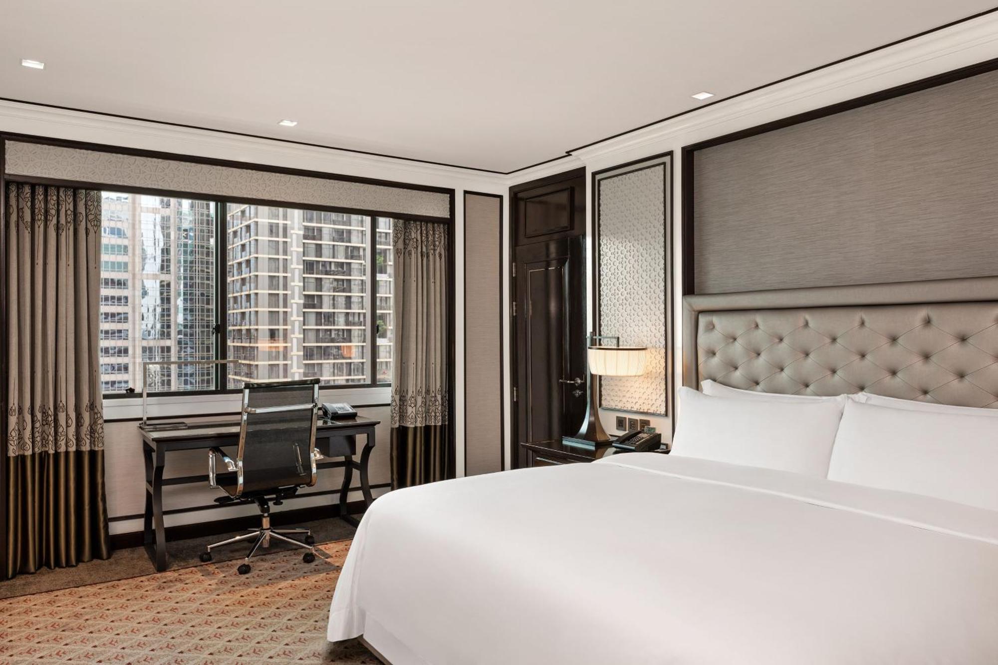 Athenee Prestige Guest room 1 King City view Corner room