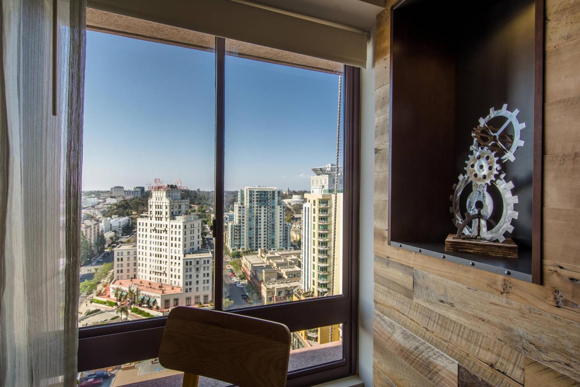 Suíte Superior com Cama King-size e Vista da Cidade