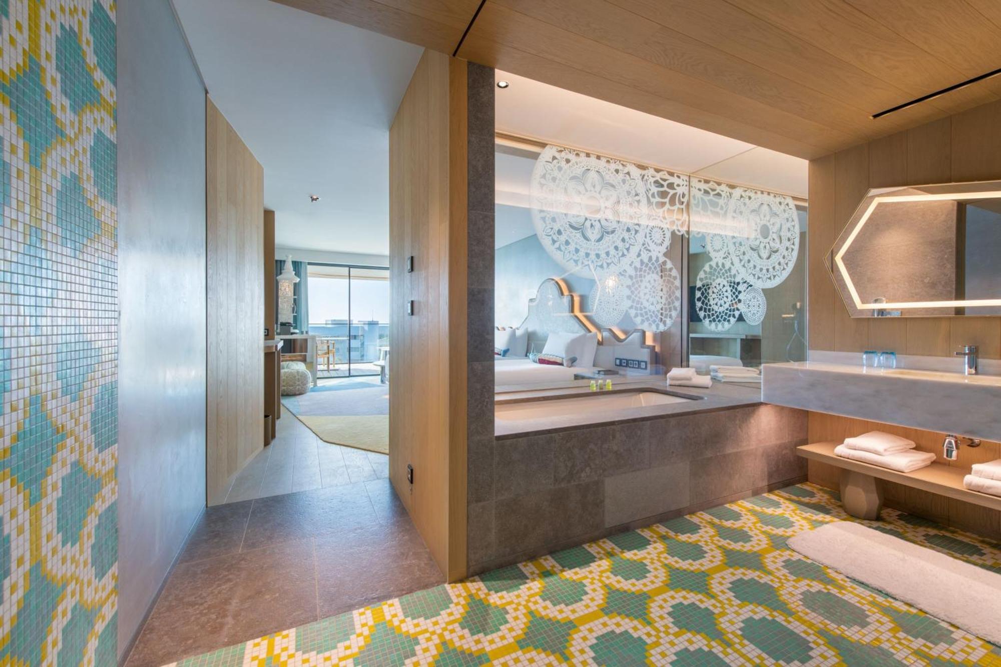 Premier Deluxe Large Twin Room Ocean View