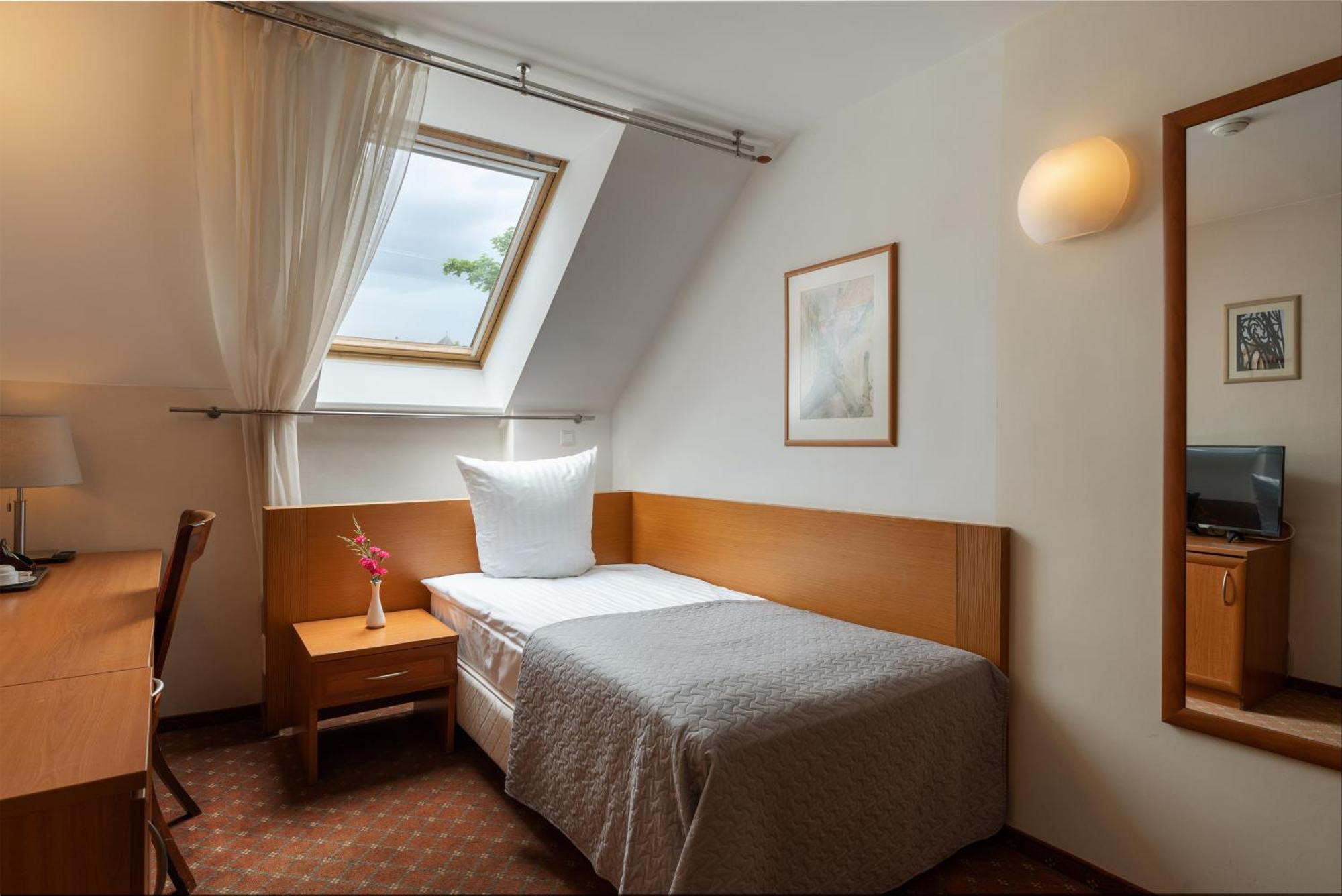 Standard Single Room,1619169226:JPEG