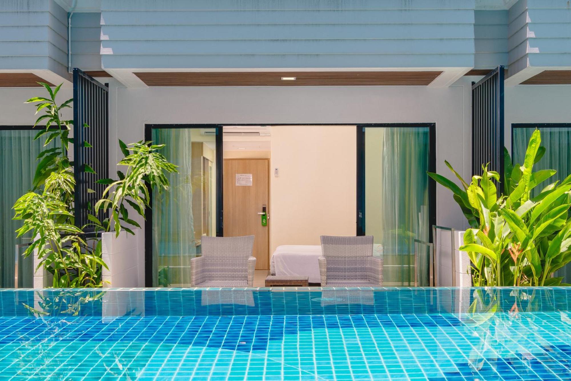 Deluxe Double or Twin Room Pool Access