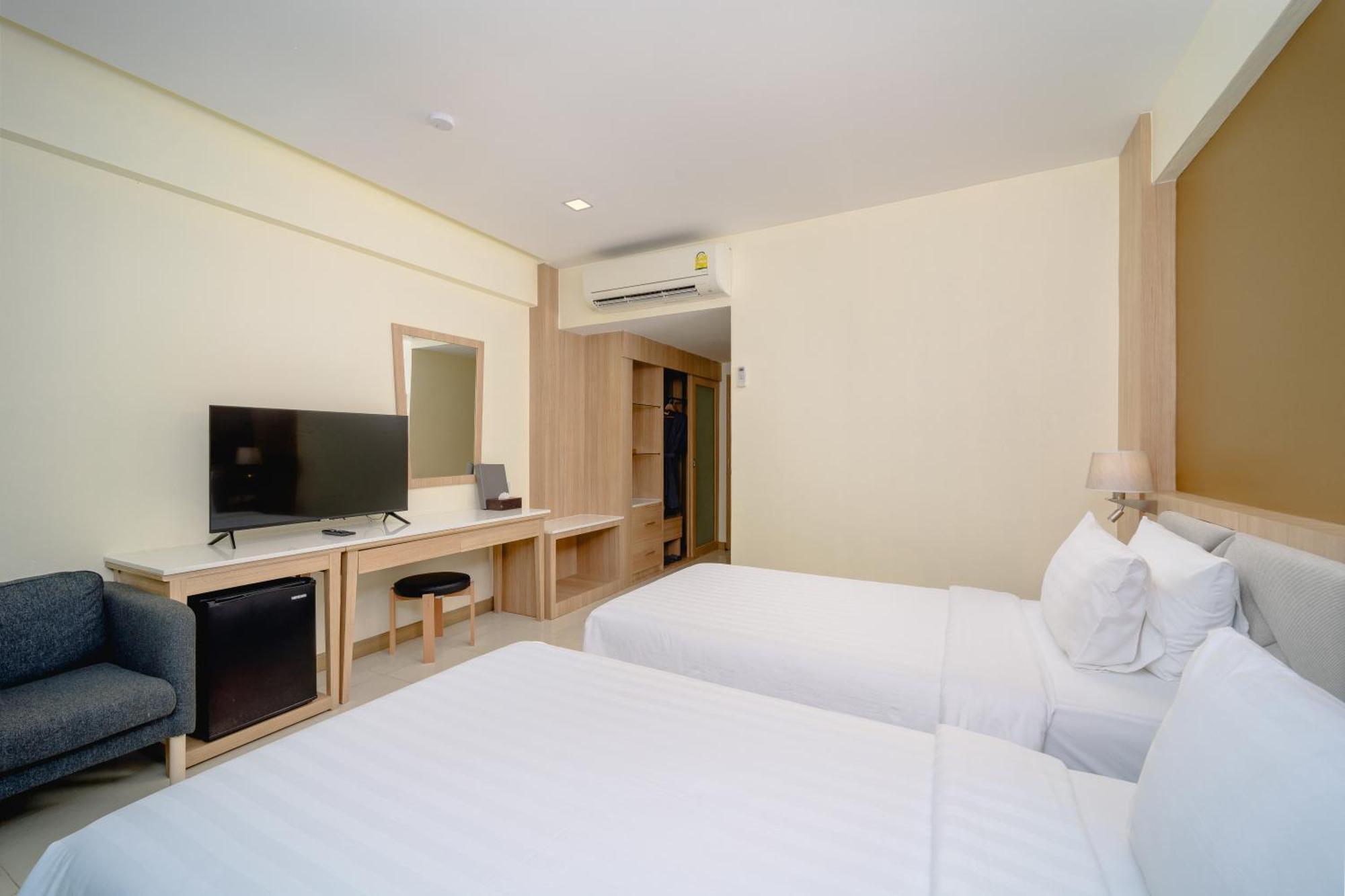 Deluxe Double or Twin Room Pool Access
