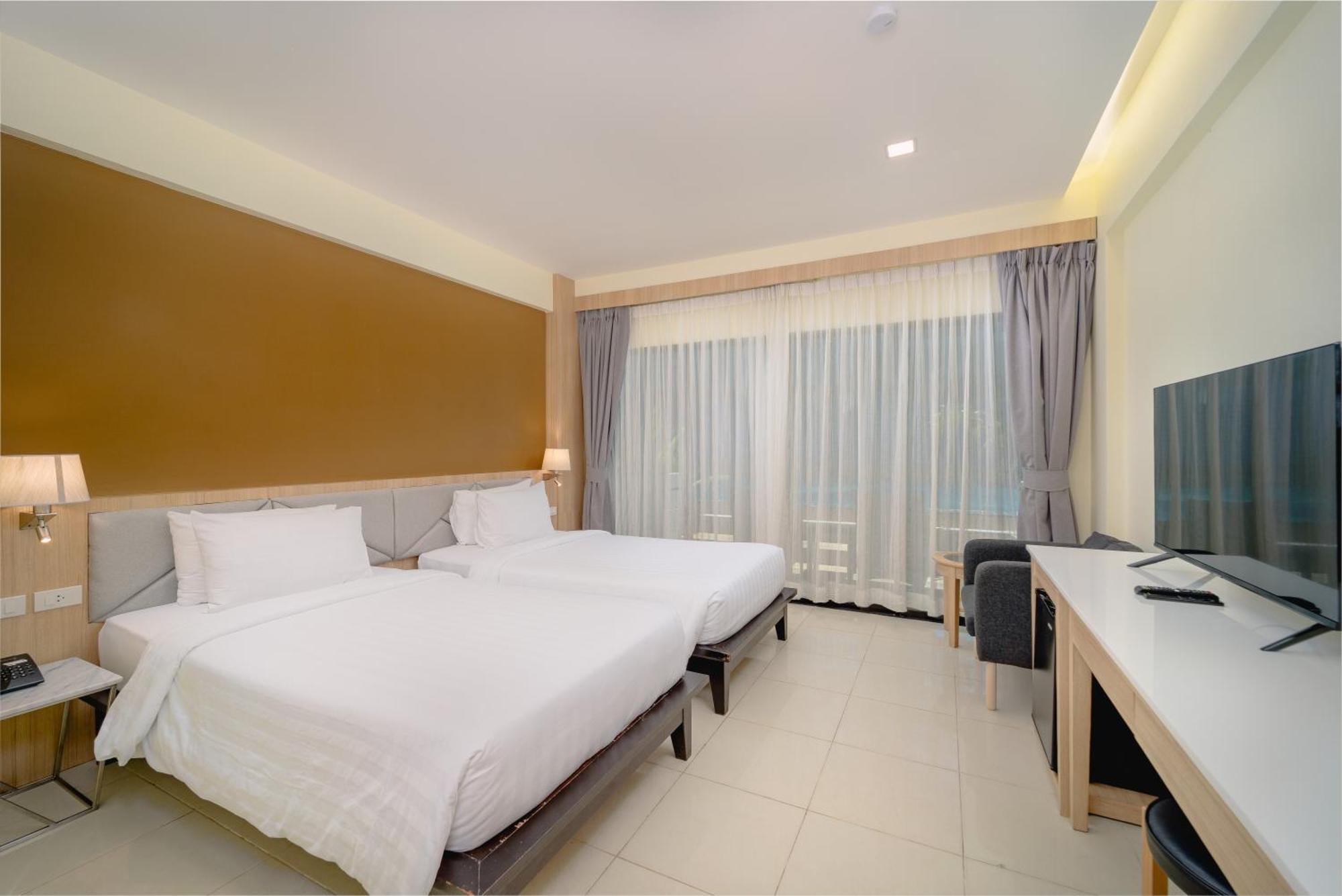 Deluxe Double or Twin Room Pool Access