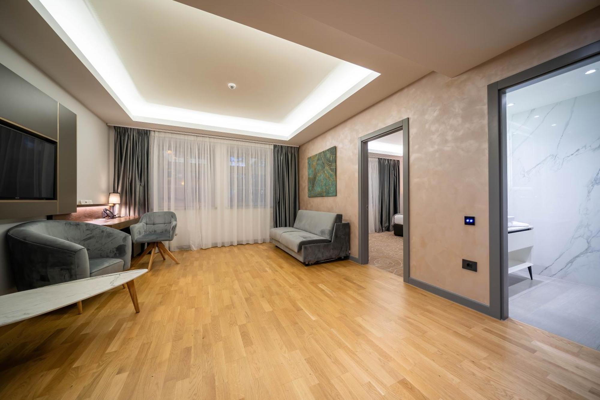 Deluxe Apartment