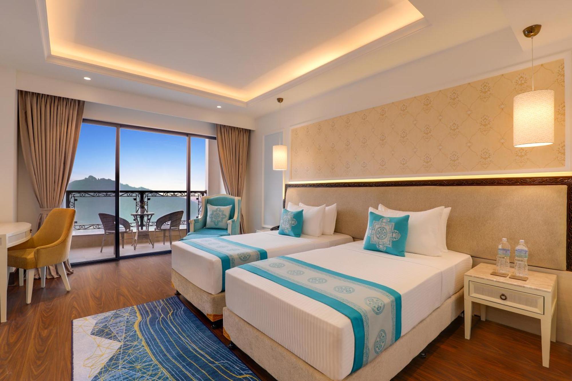 Deluxe Twin Room : Two way airport transfer using Hotel Vehicle (Pre reservation required)