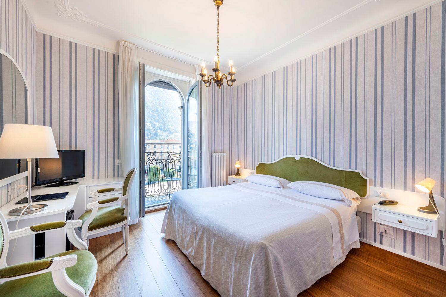 Superior Double or Twin Room Front Lake View