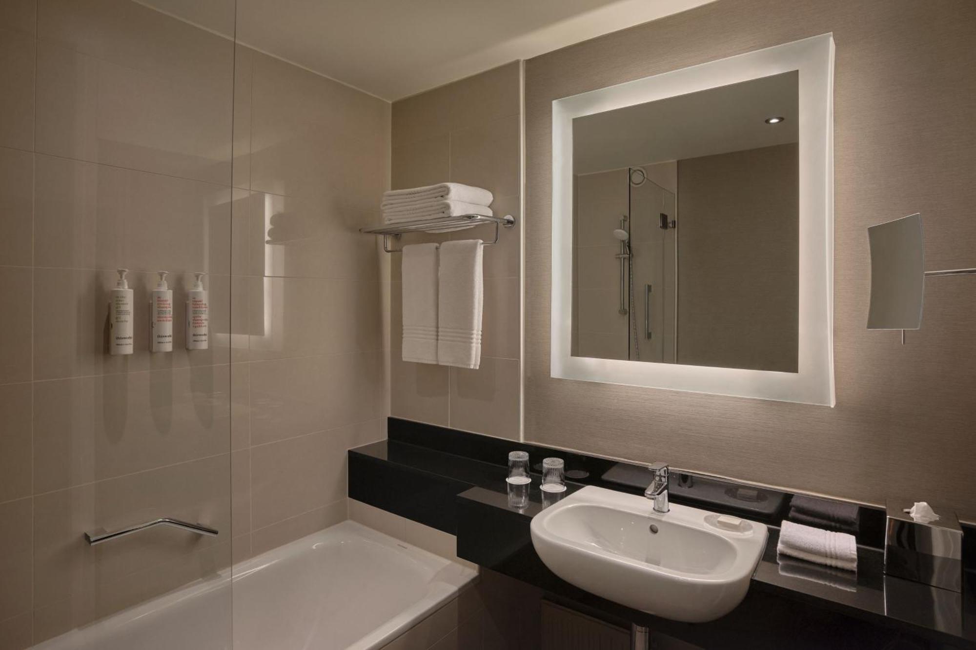 Deluxe Room Guest room 2 Twin or Single Beds River view