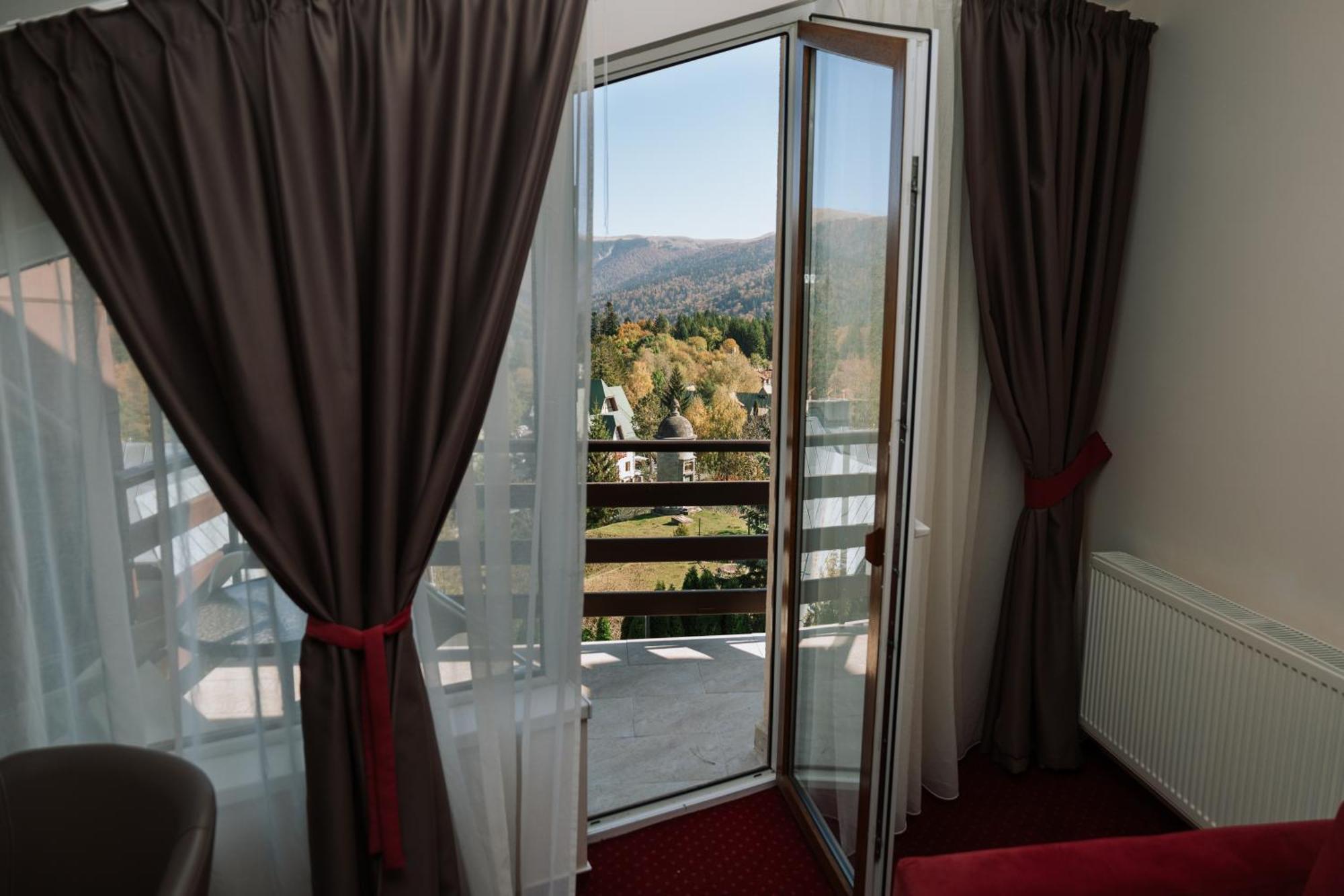 Double Room Mountain View