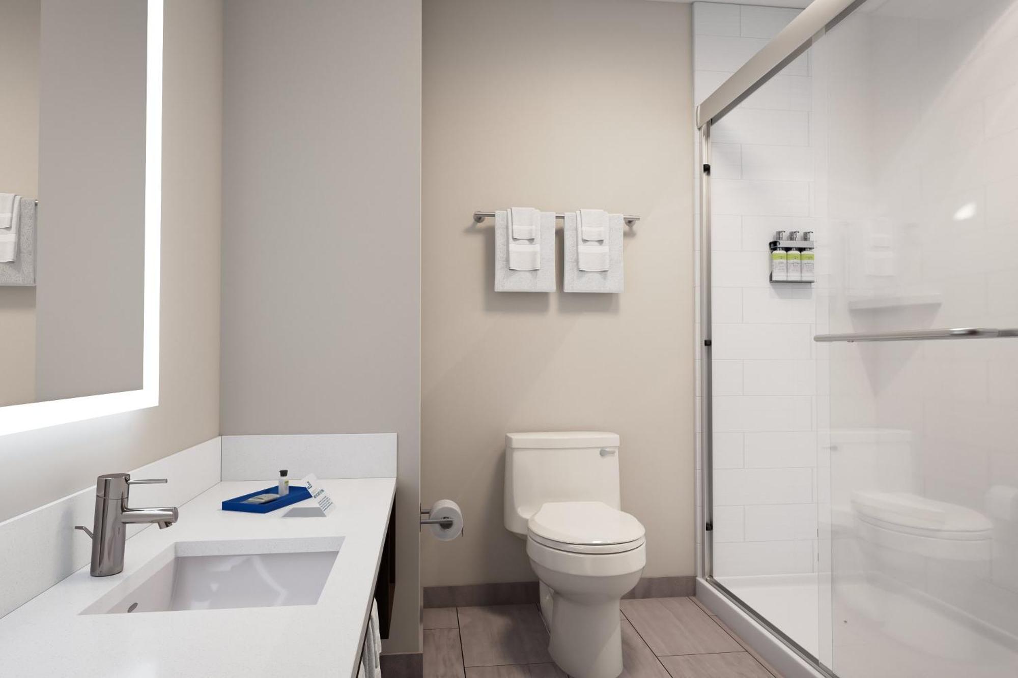 King Suite Walk Shower,1619773997:JPEG