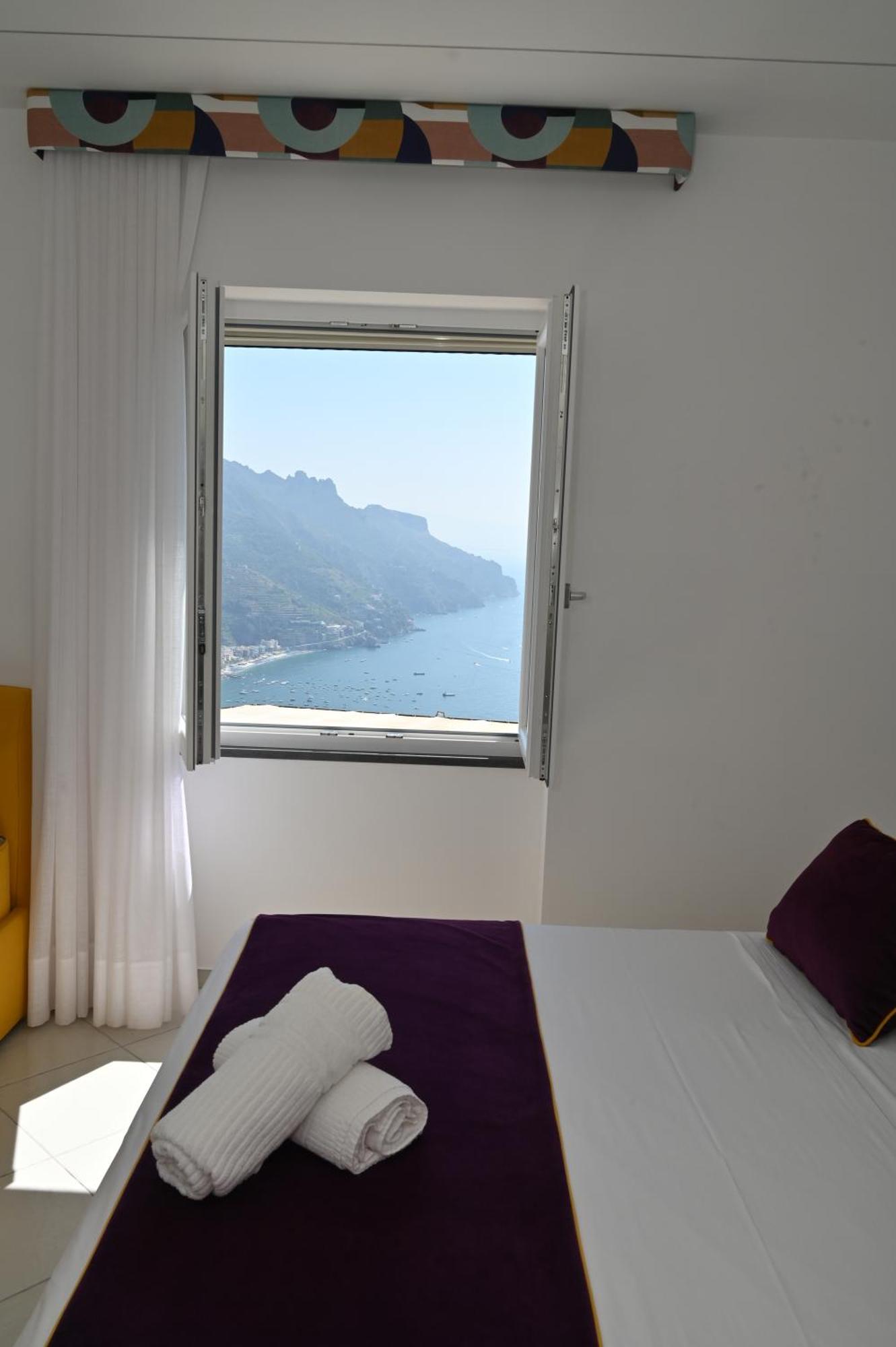 Deluxe Triple Room Sea View
