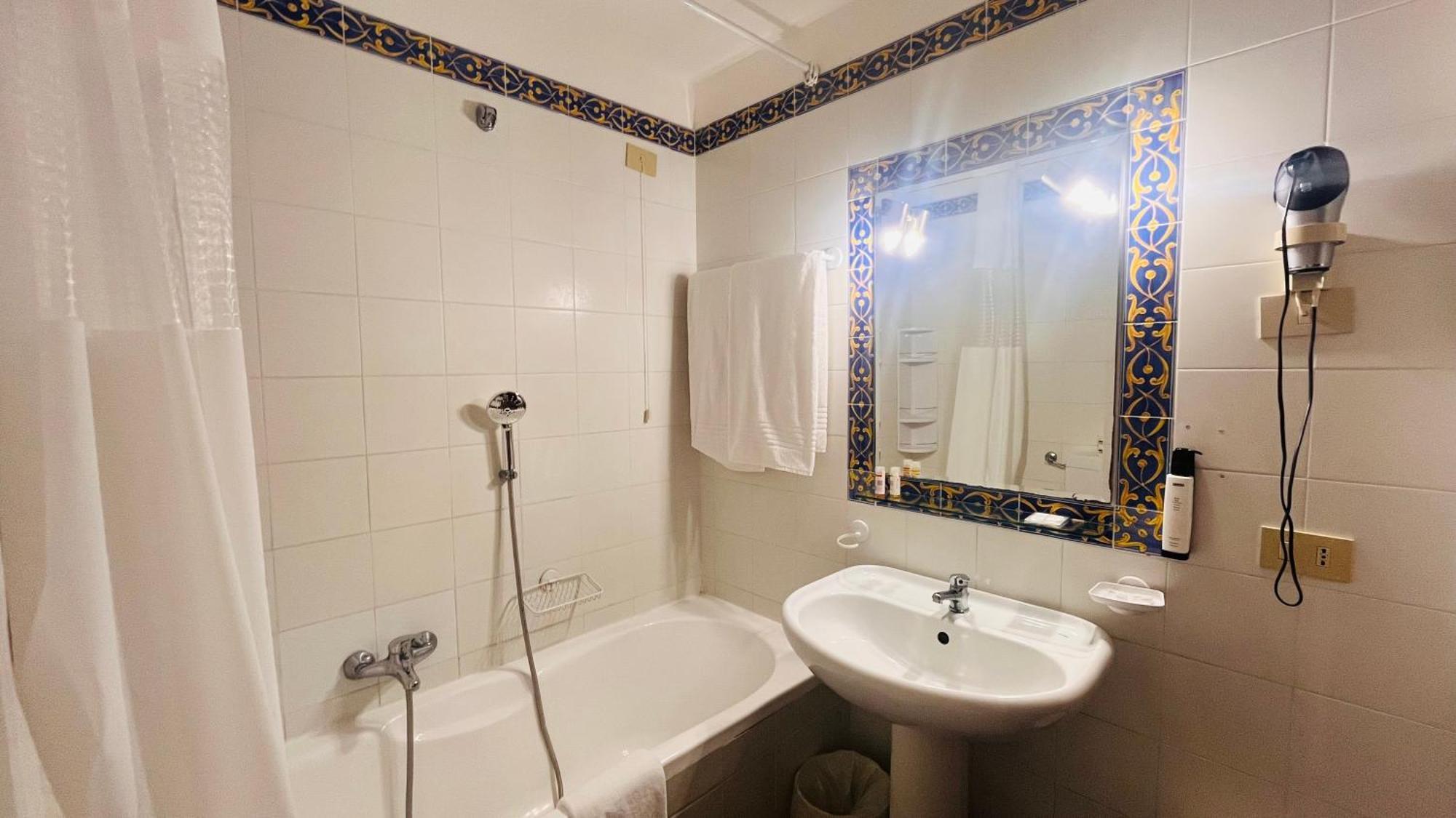 Double or Twin Room Sea View