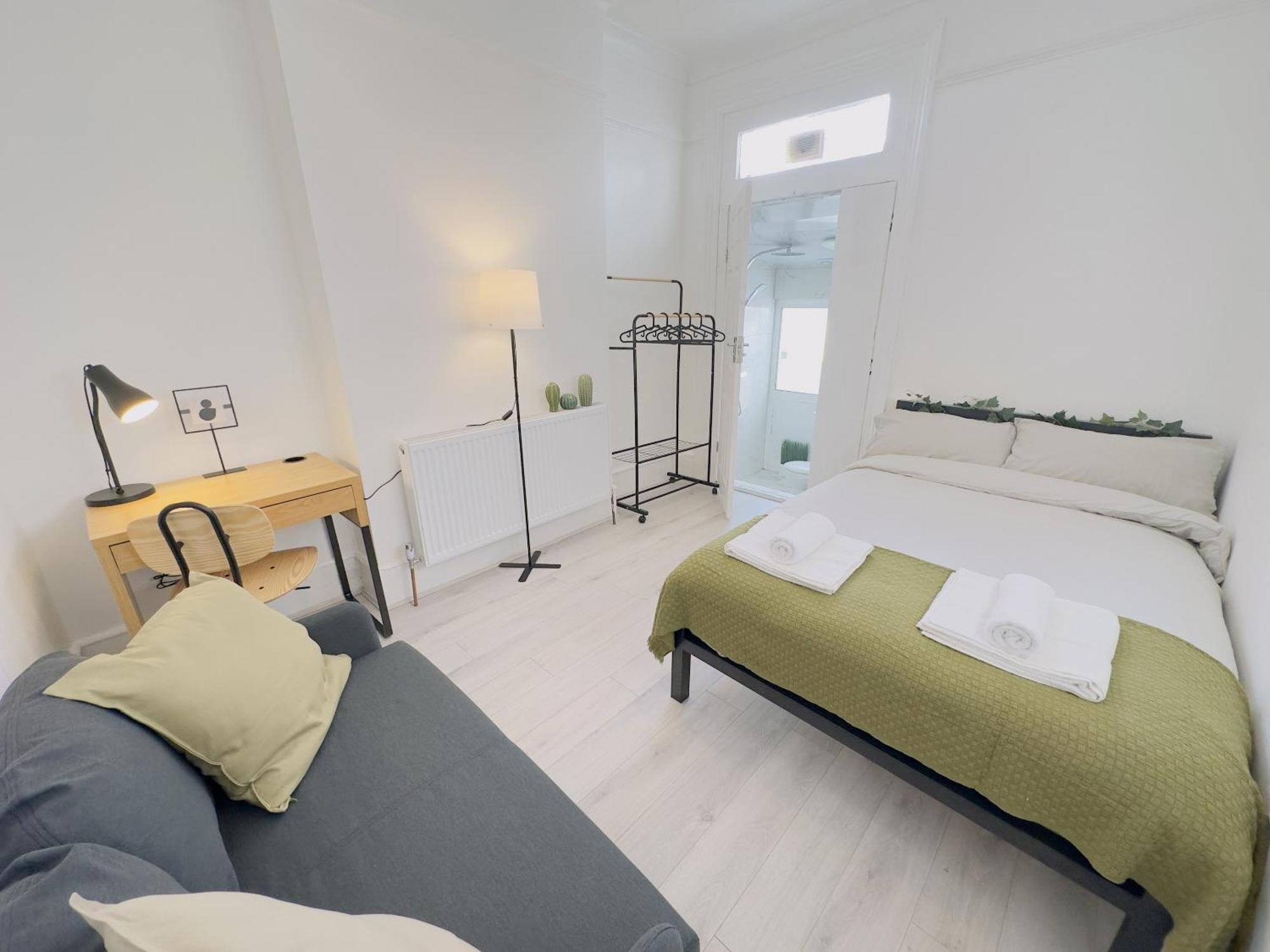 Double Room Private Bathroom