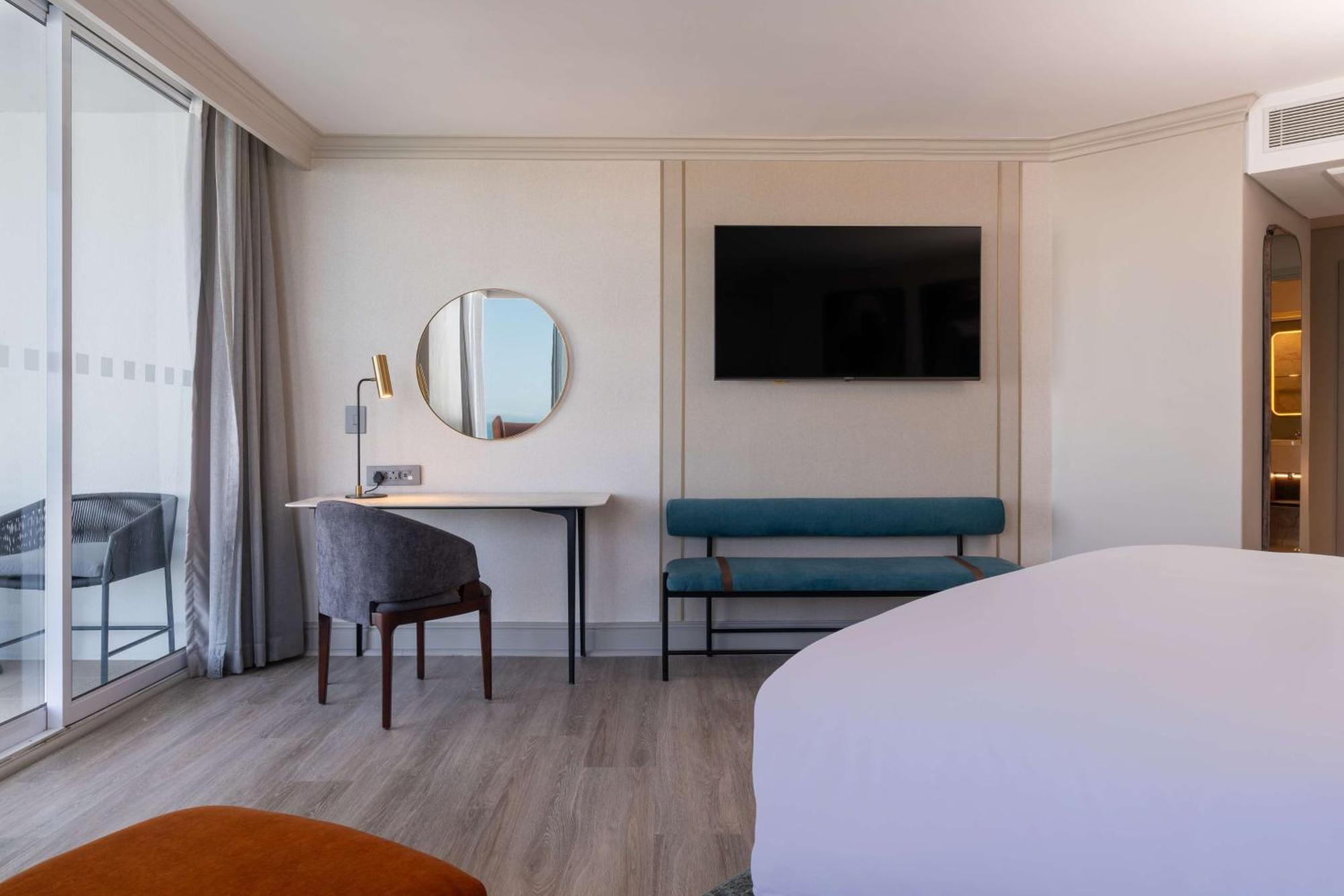 Collection Premium Zimmer mit Balkon und Blick auf den Jachthafen