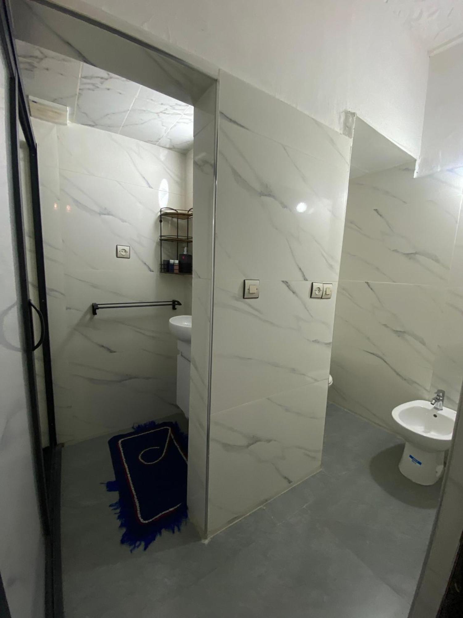 Comfort Triple Room Shower