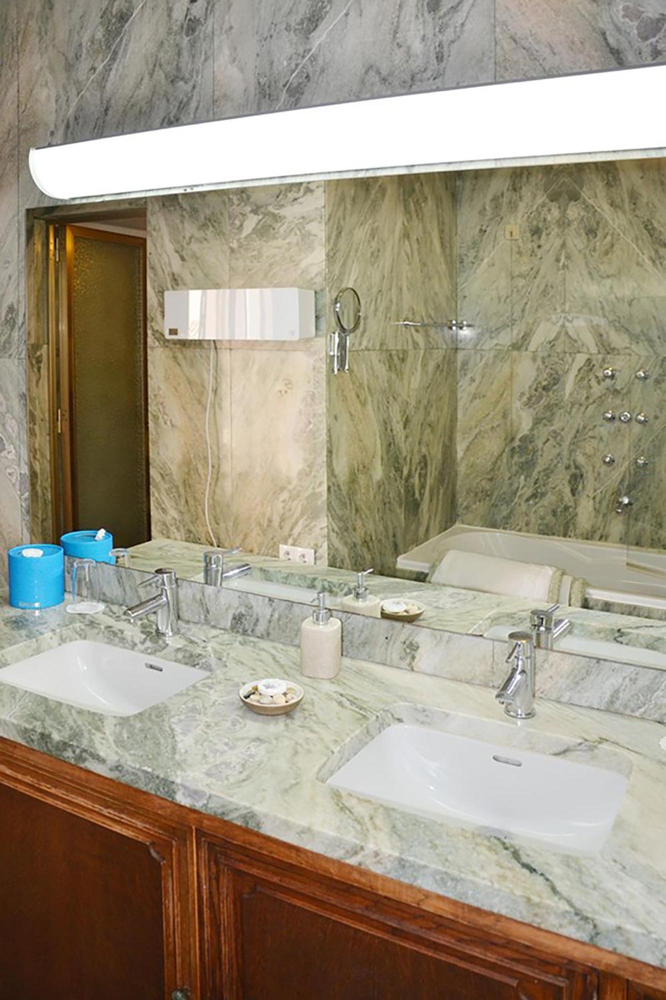 Double Room Private Bathroom