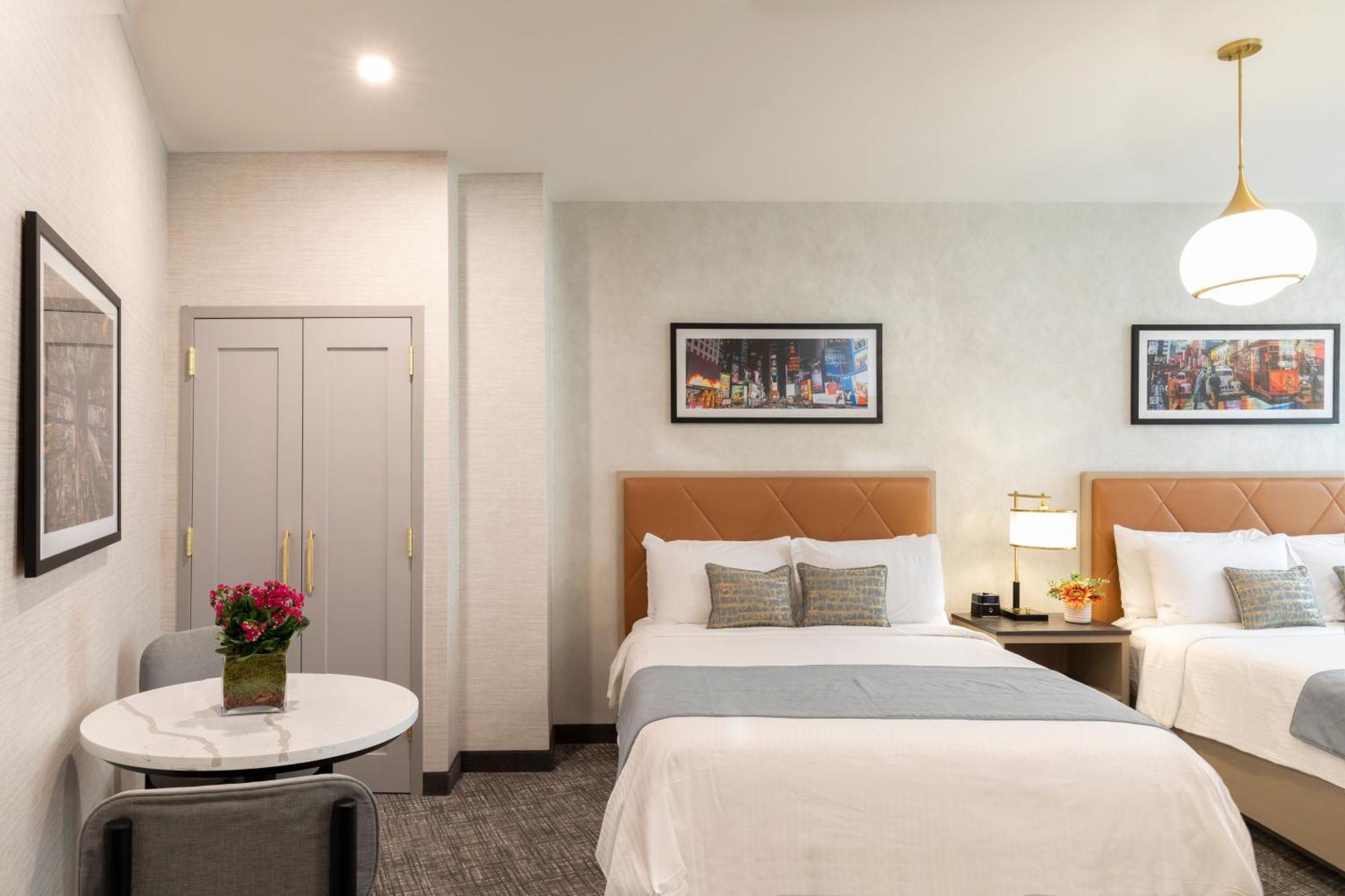 Deluxe Two Queens Room