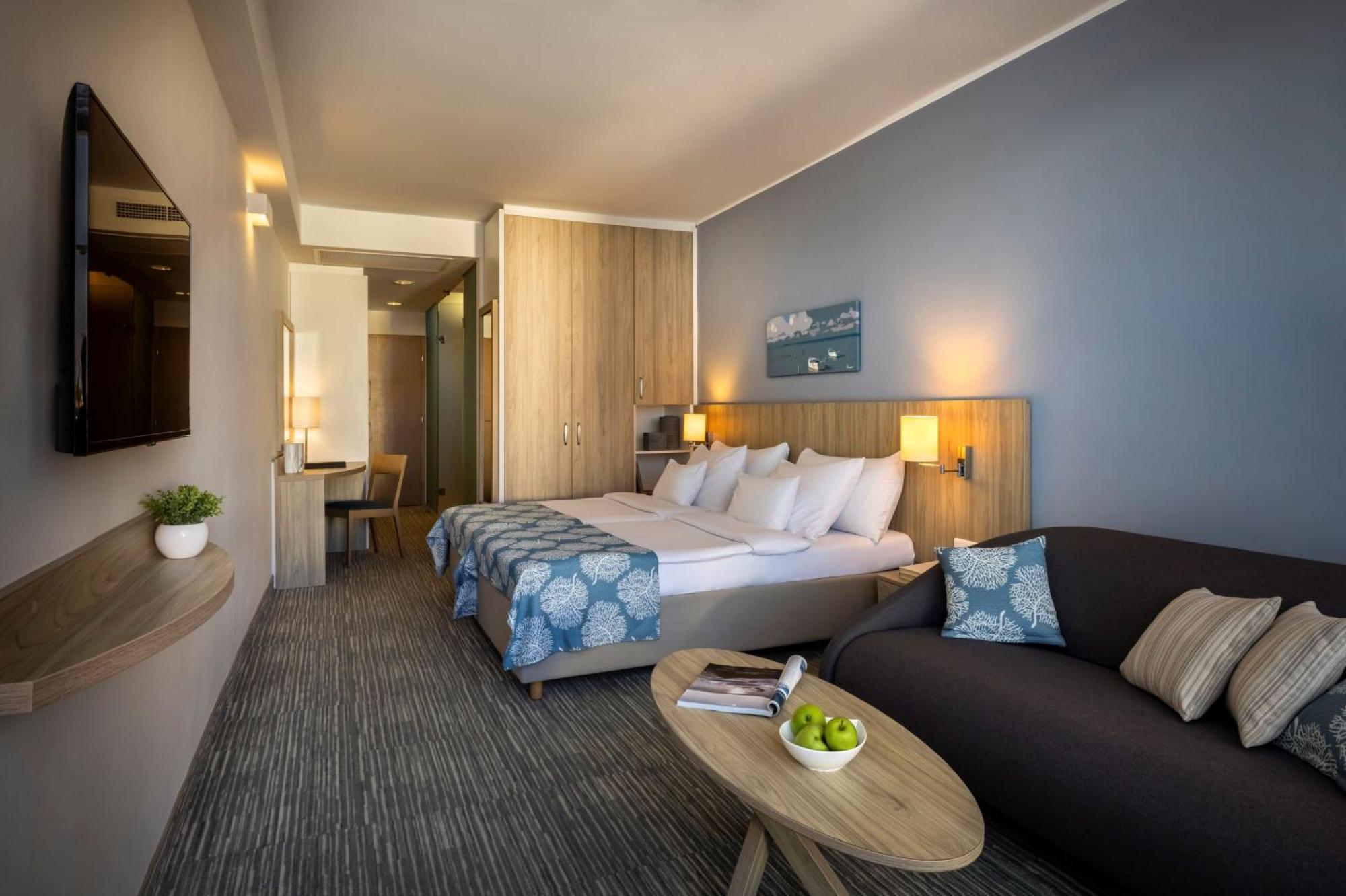 Room 22 Seaview Hotel