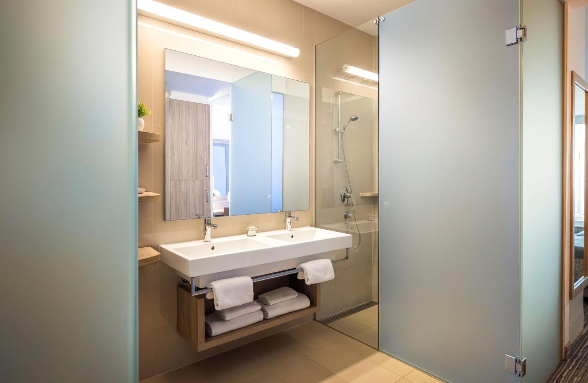Room 2 Hotel