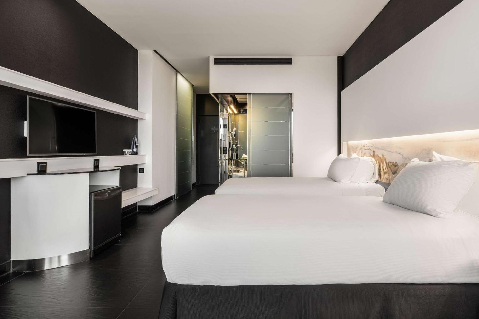 Twin Room Skyline View