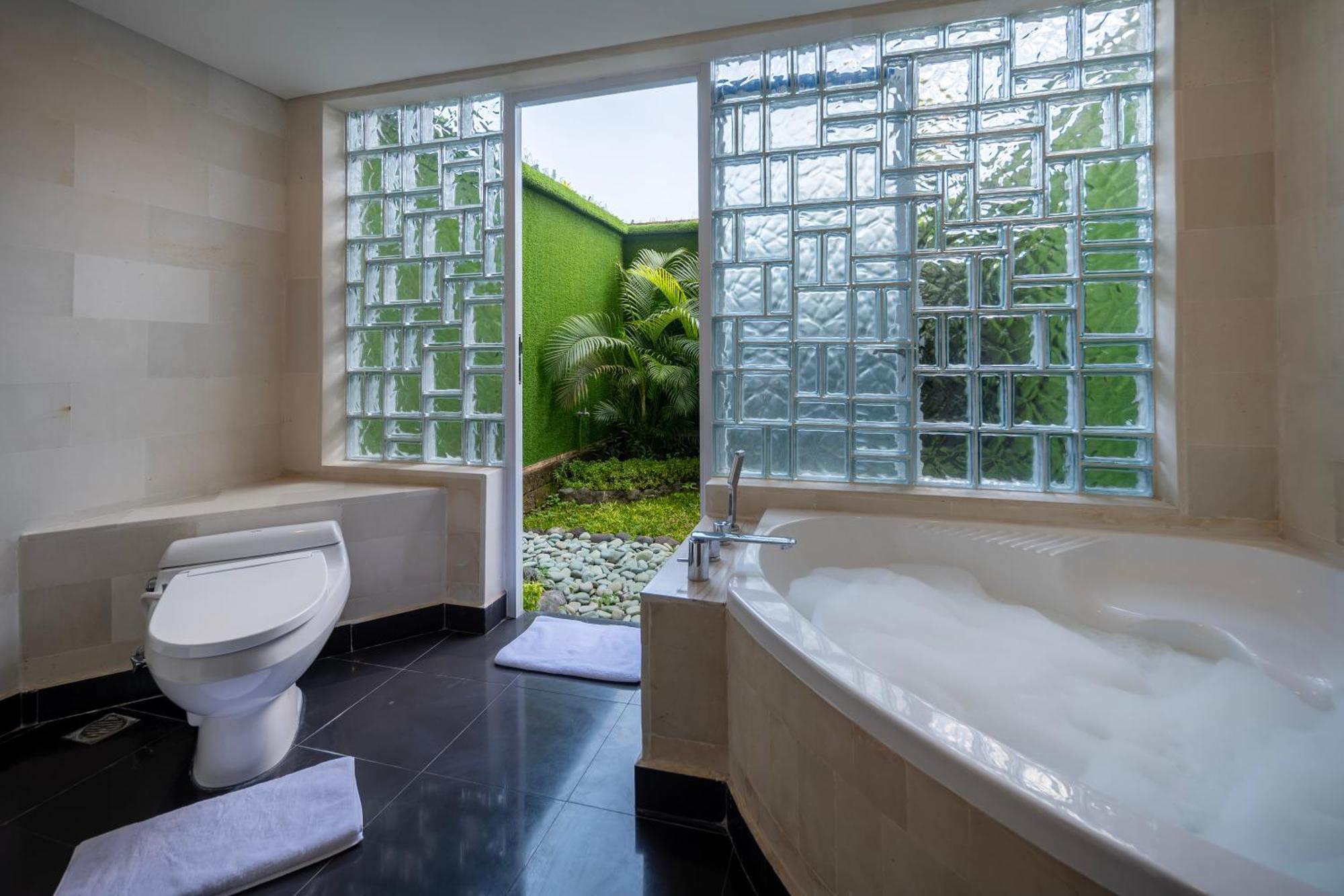 Courtyard Pool Access Room