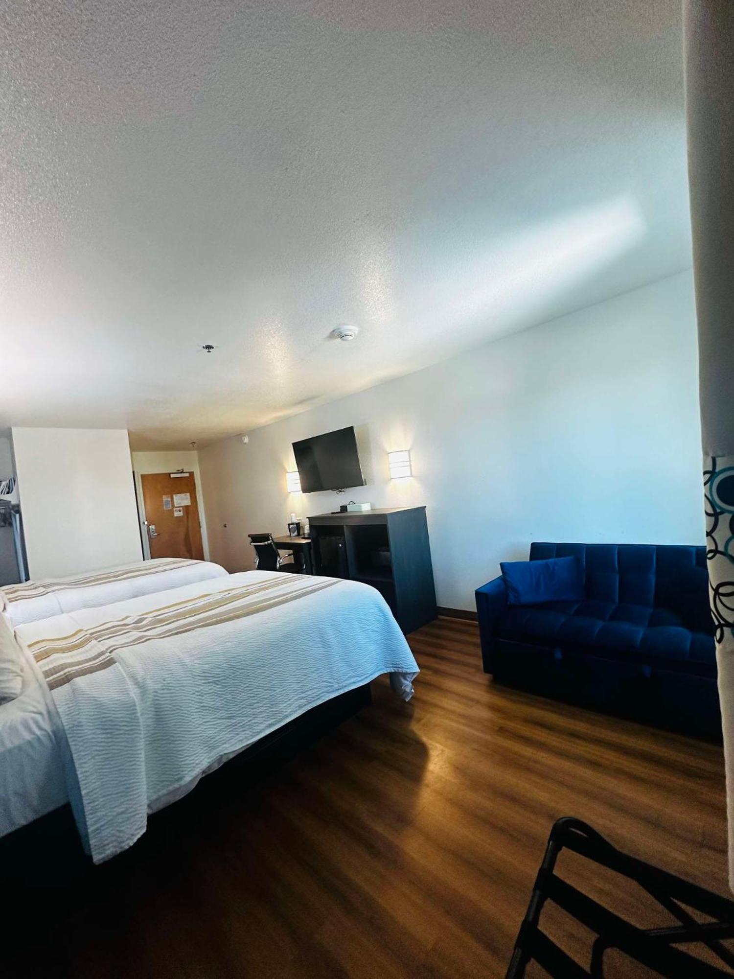 Chambre avec 2 Lits Queen-Size et Canapé-Lit
