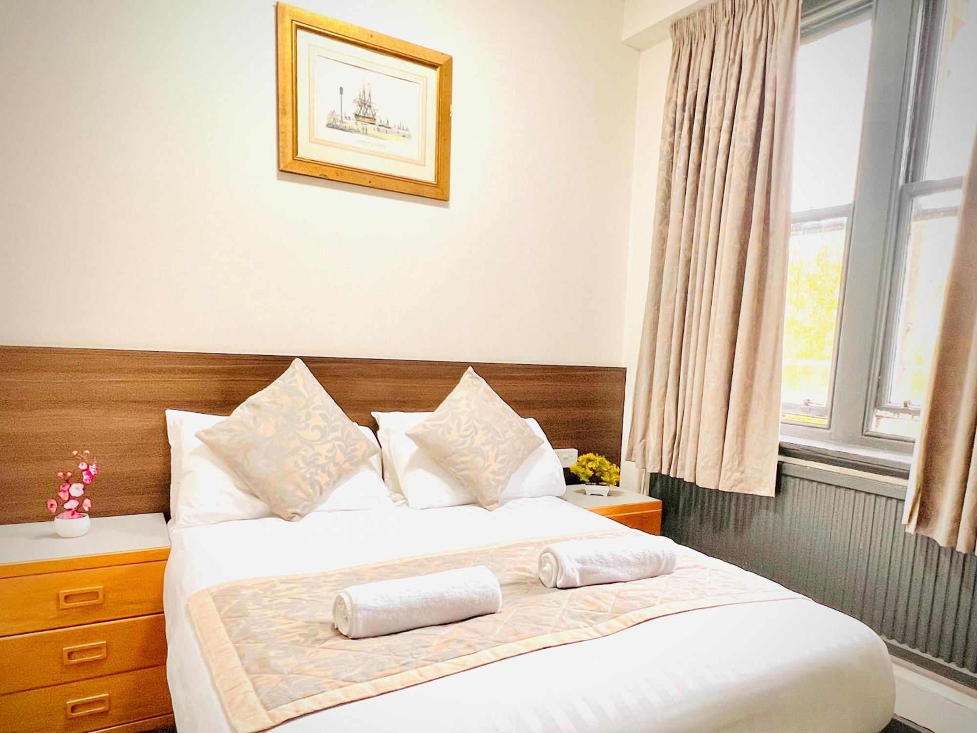 Double Room Private Bathroom