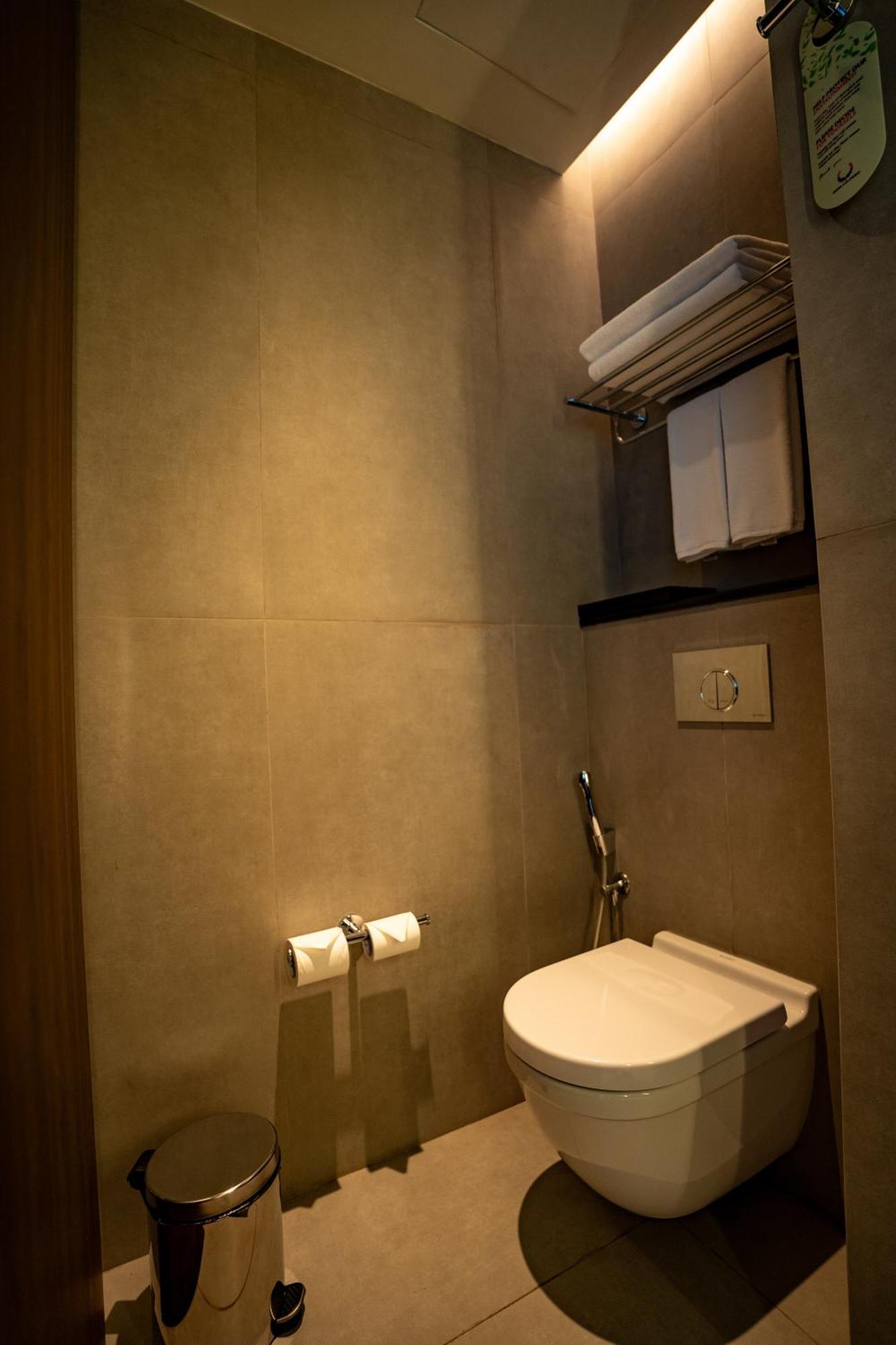 Deluxe King Room City View