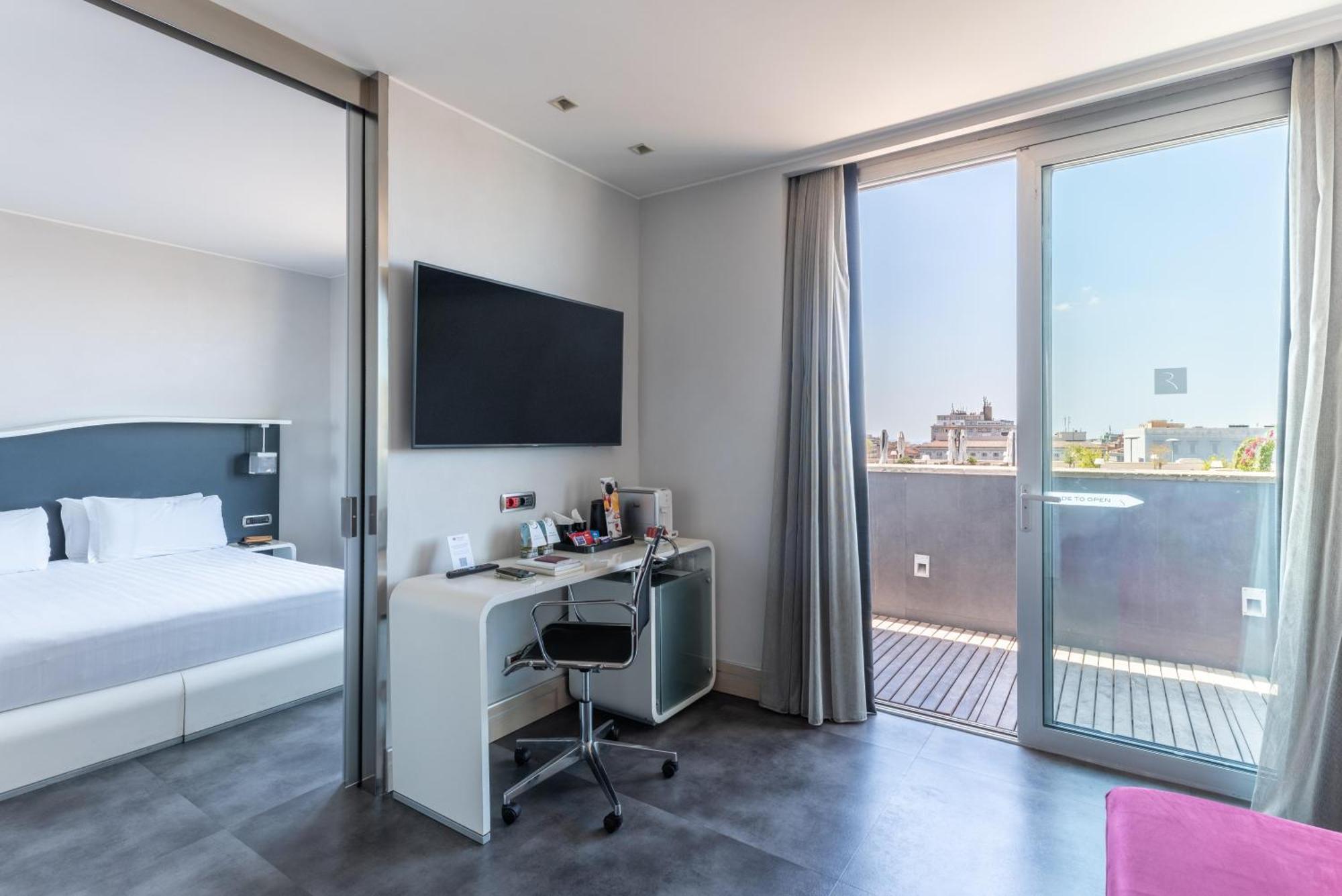 Junior King Suite Terrace City View