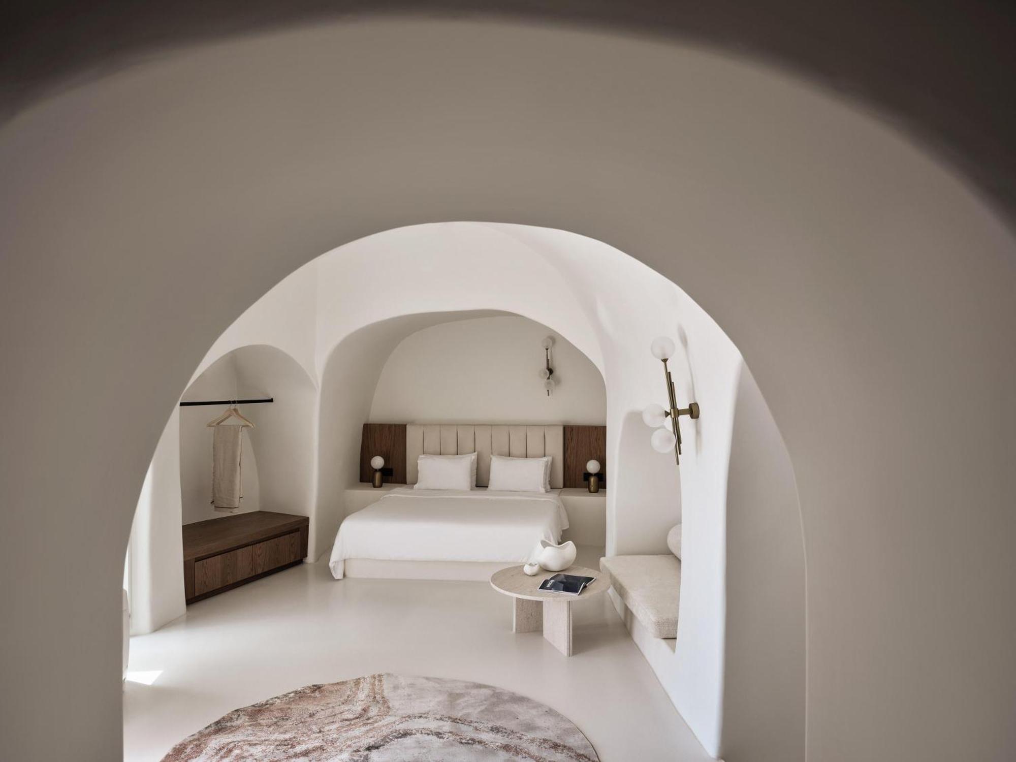 Cave Pool Suite Caldera View