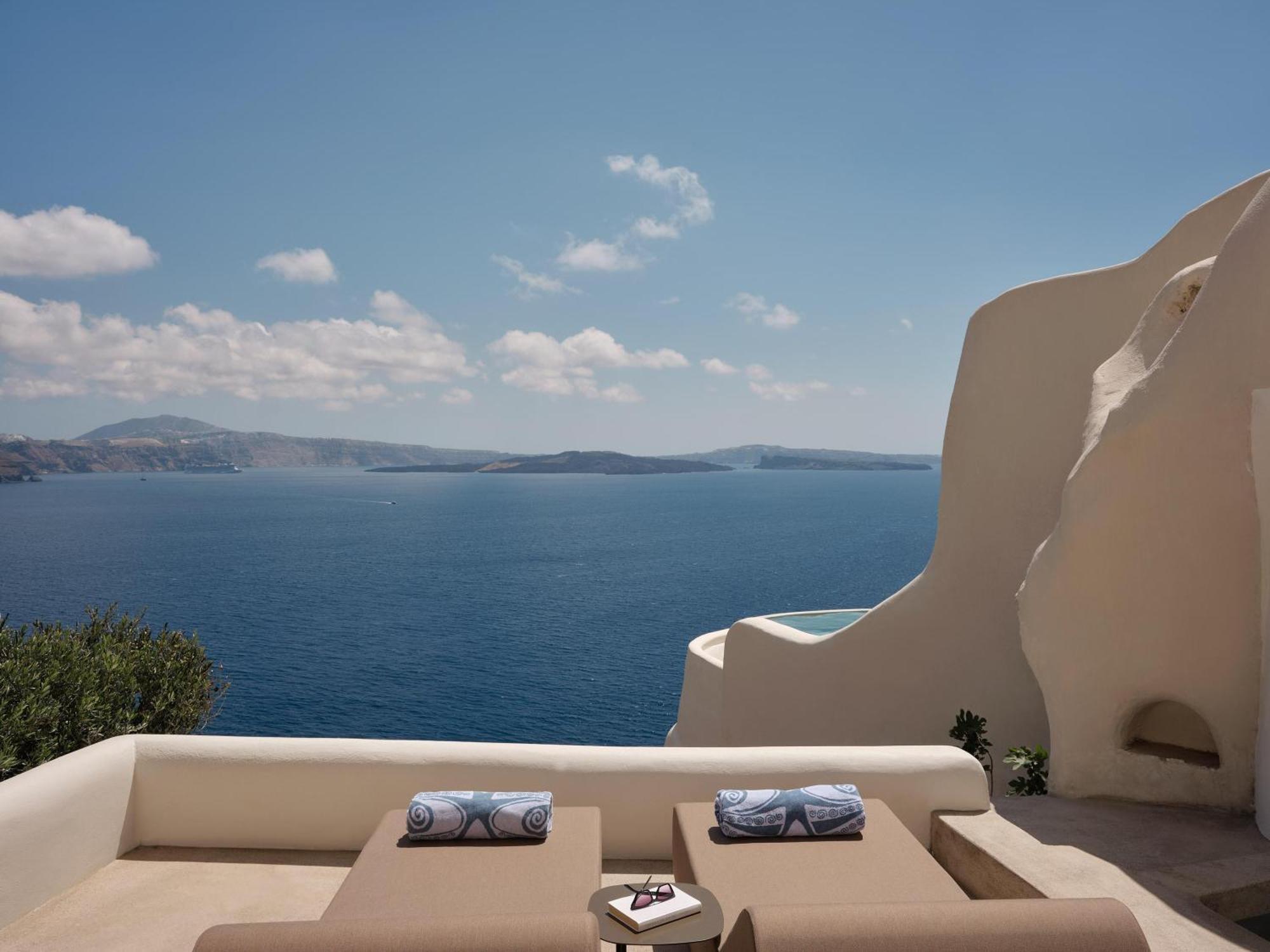 Cave Pool Suite Caldera View