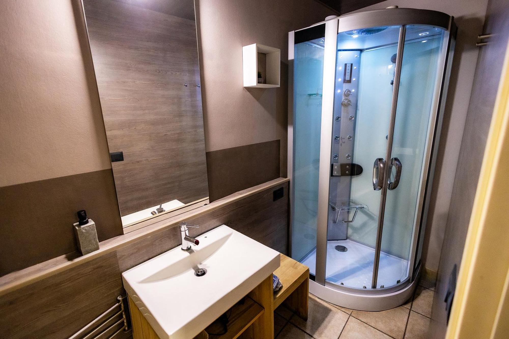 Double Room Private Bathroom