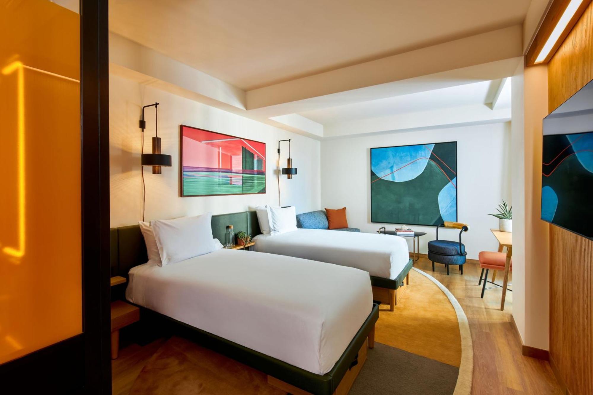 Habitación doble con 2 camas y vistas al atrio - Adaptada para personas con movilidad reducida con ducha adaptada