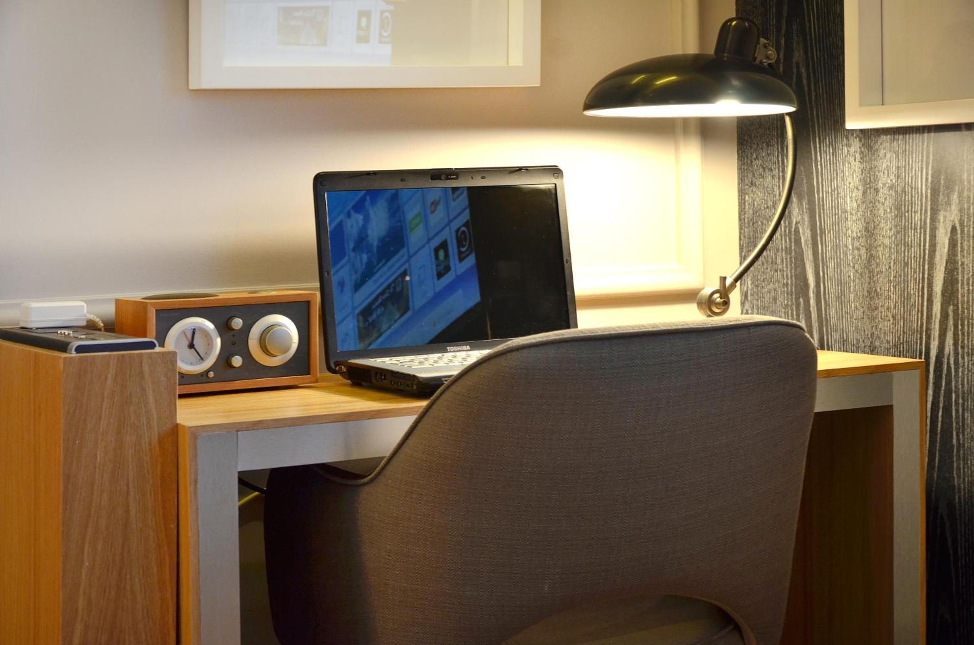 Small Double Room with street view,115347242:JPEG