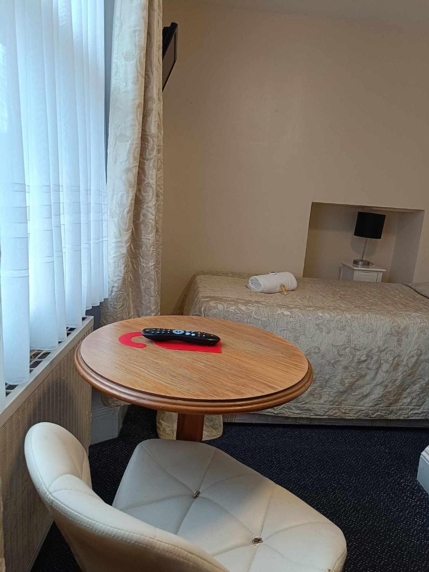Quarto Individual com Chuveiro