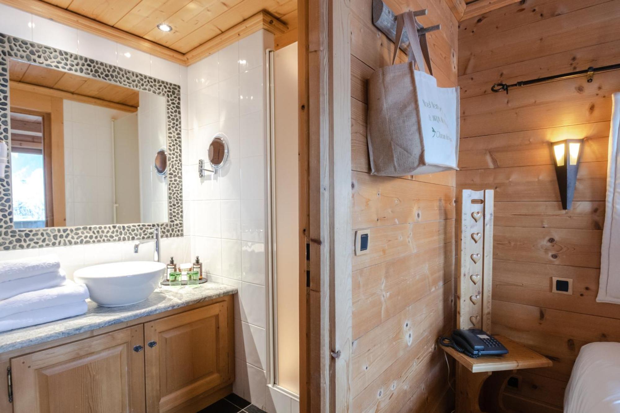 Small Double Room Mont-Blanc Spa access