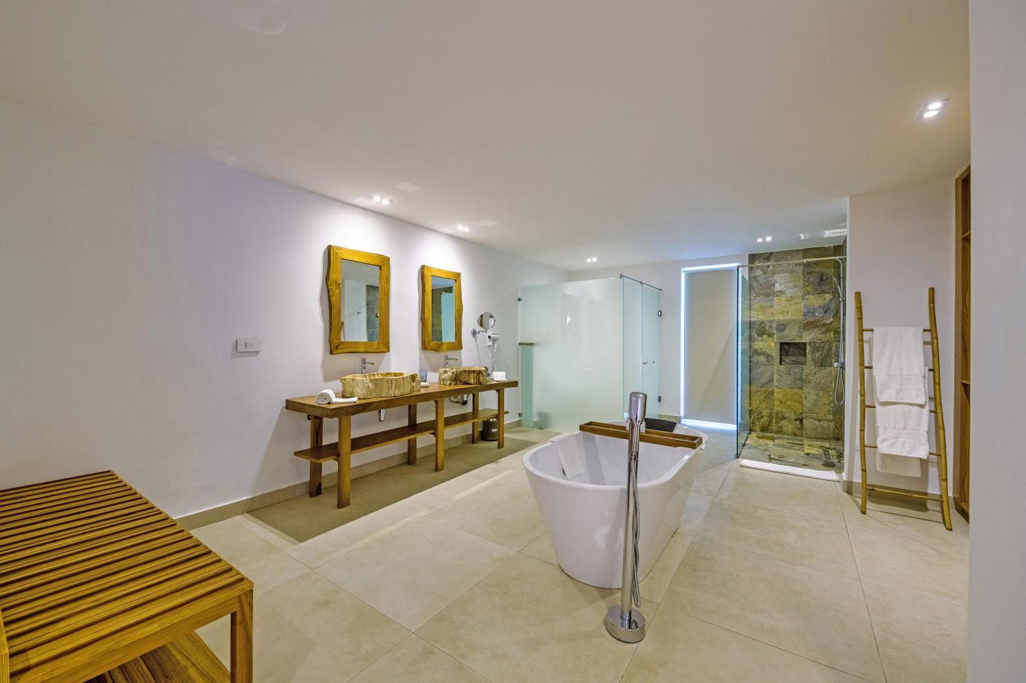 Royal Sea Suite
