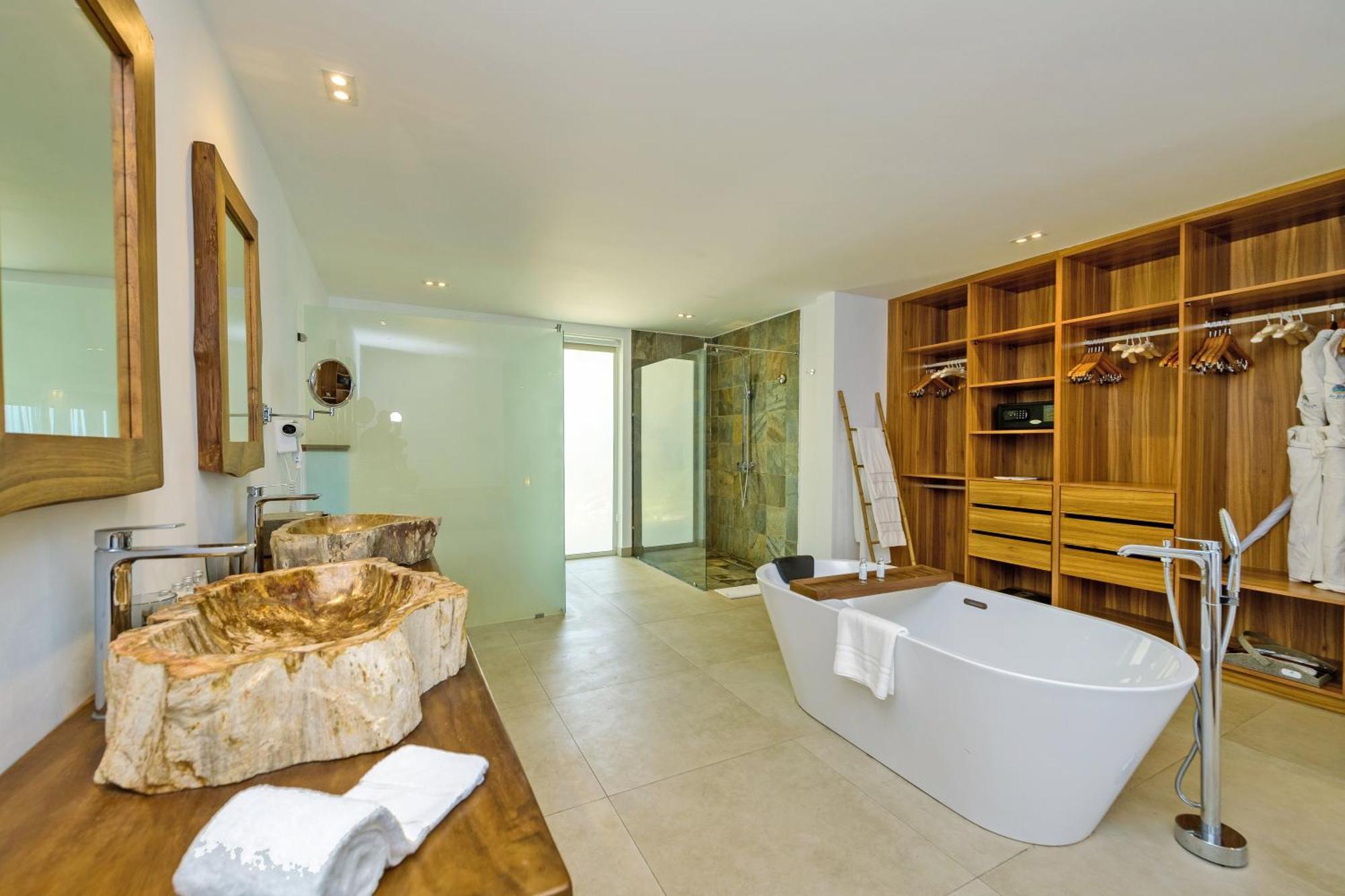Royal Sea Suite